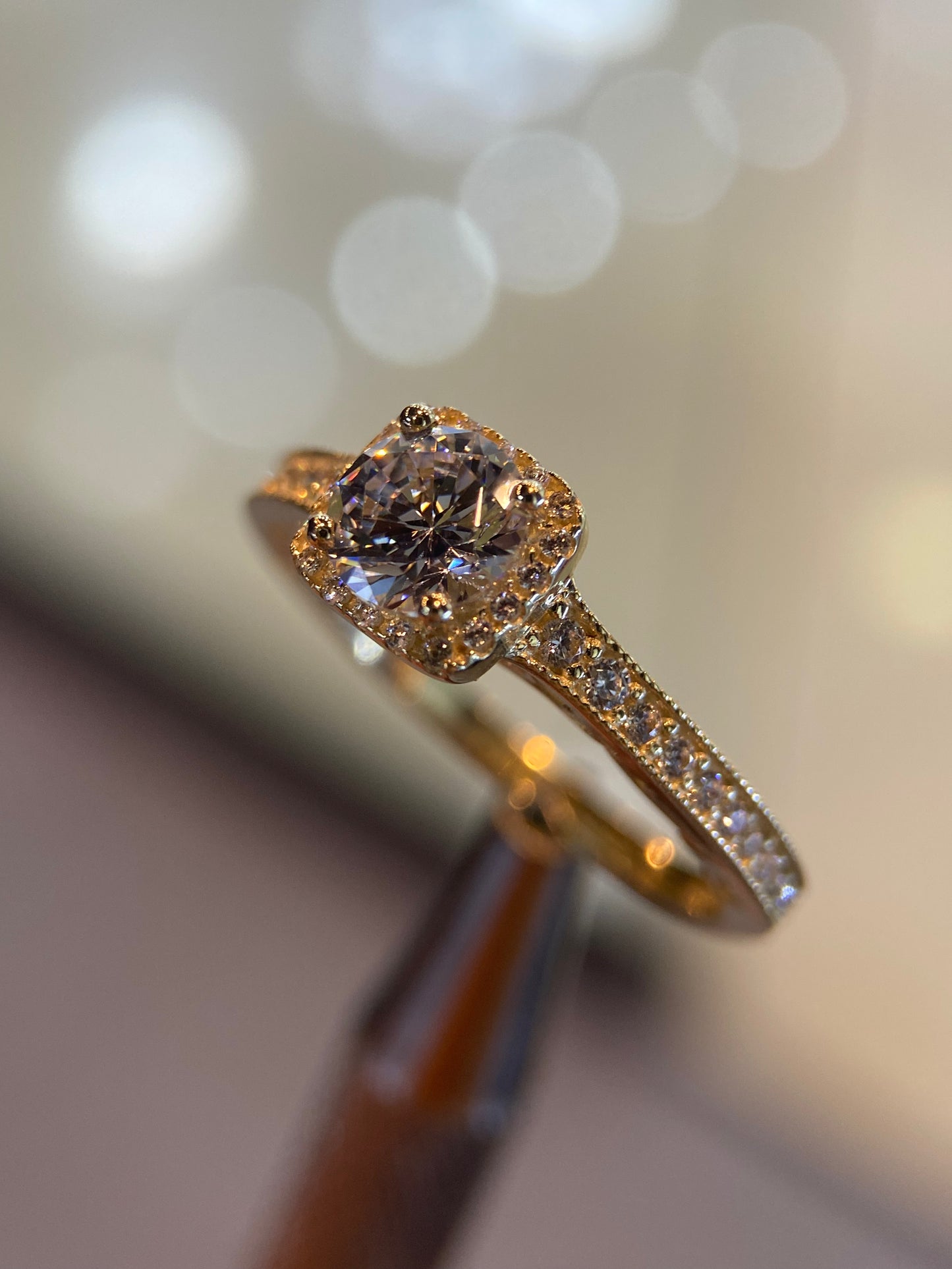 Anillo de compromiso en oro