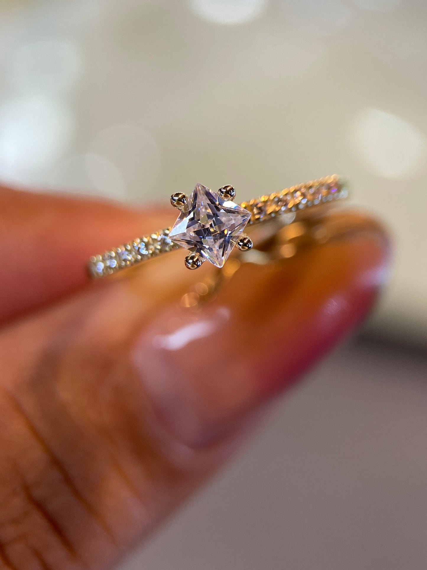 Anillo de compromiso en oro