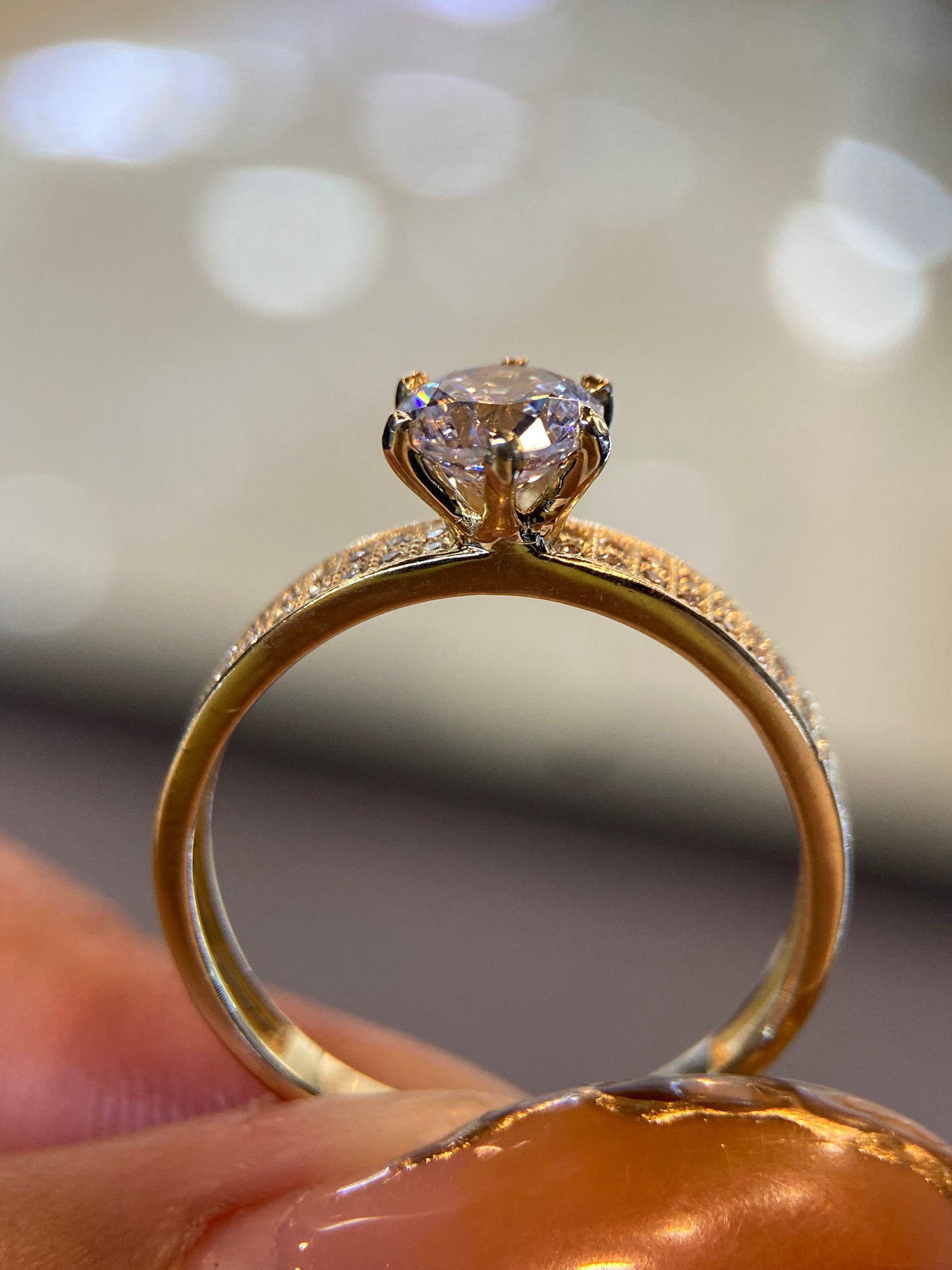 Anillo de compromiso en oro