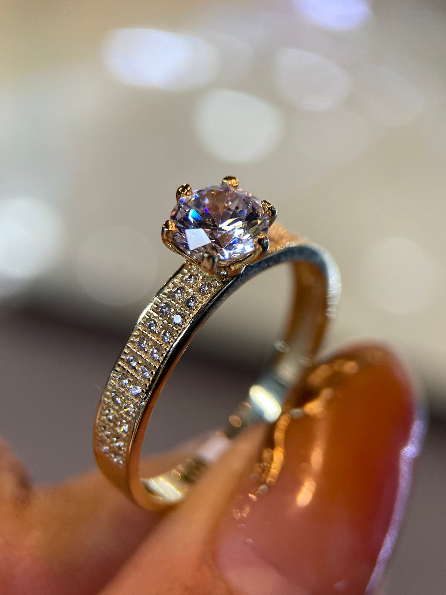 Anillo de compromiso en oro