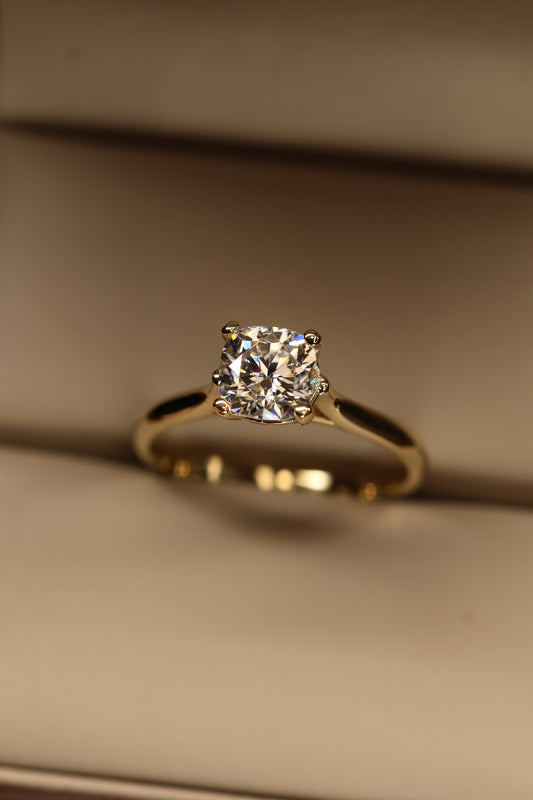 Anillo Estelle en Oro Amarillo 14k 1.0cts con Moissanita GRA Modelo 15353