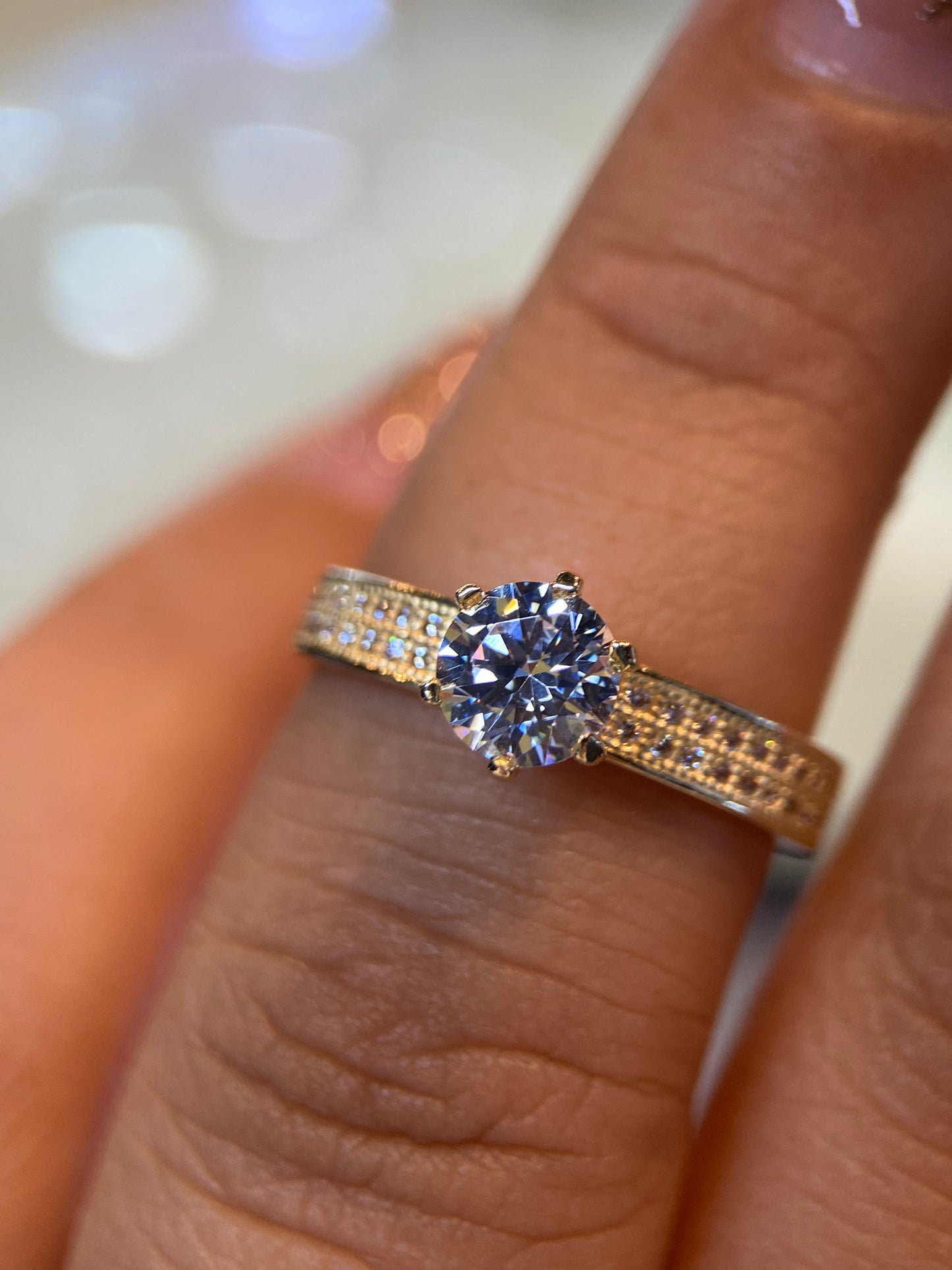 Anillo de compromiso en oro