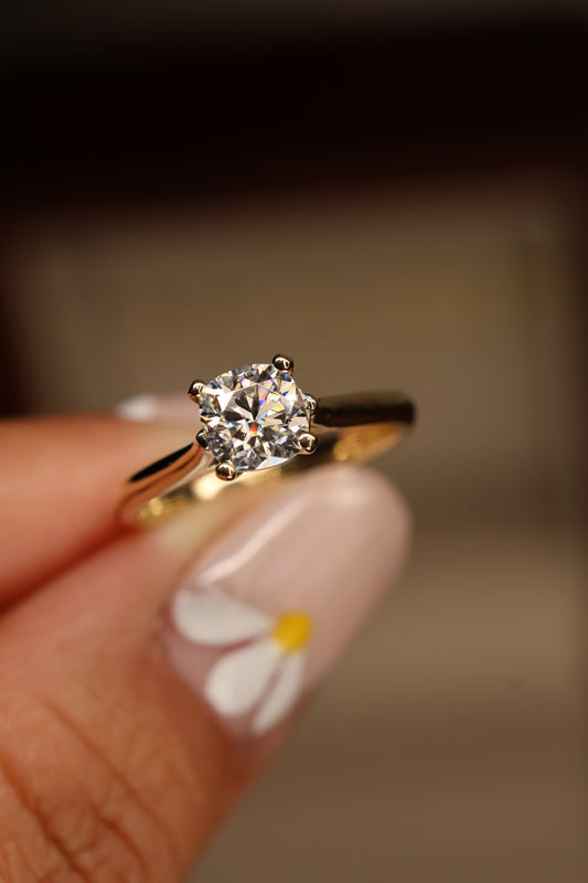Anillo Estelle en Oro Amarillo 14k 1.0cts con Moissanita GRA Modelo 15353