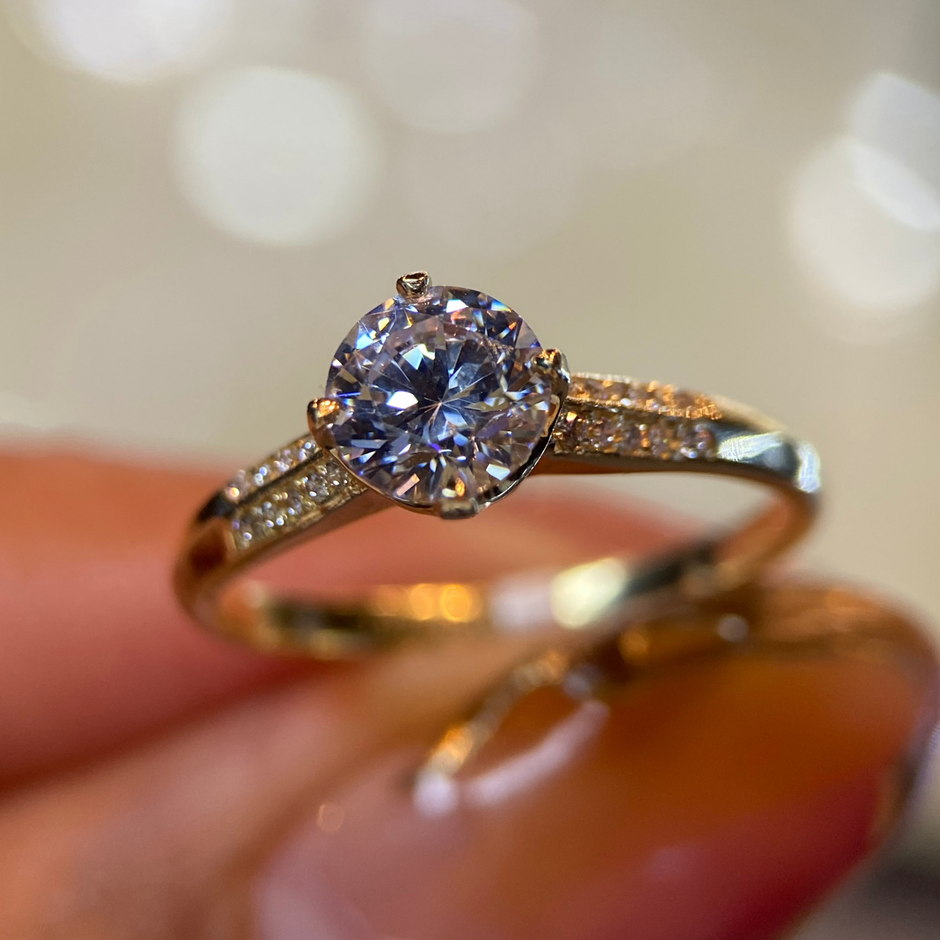Anillo de compromiso en oro