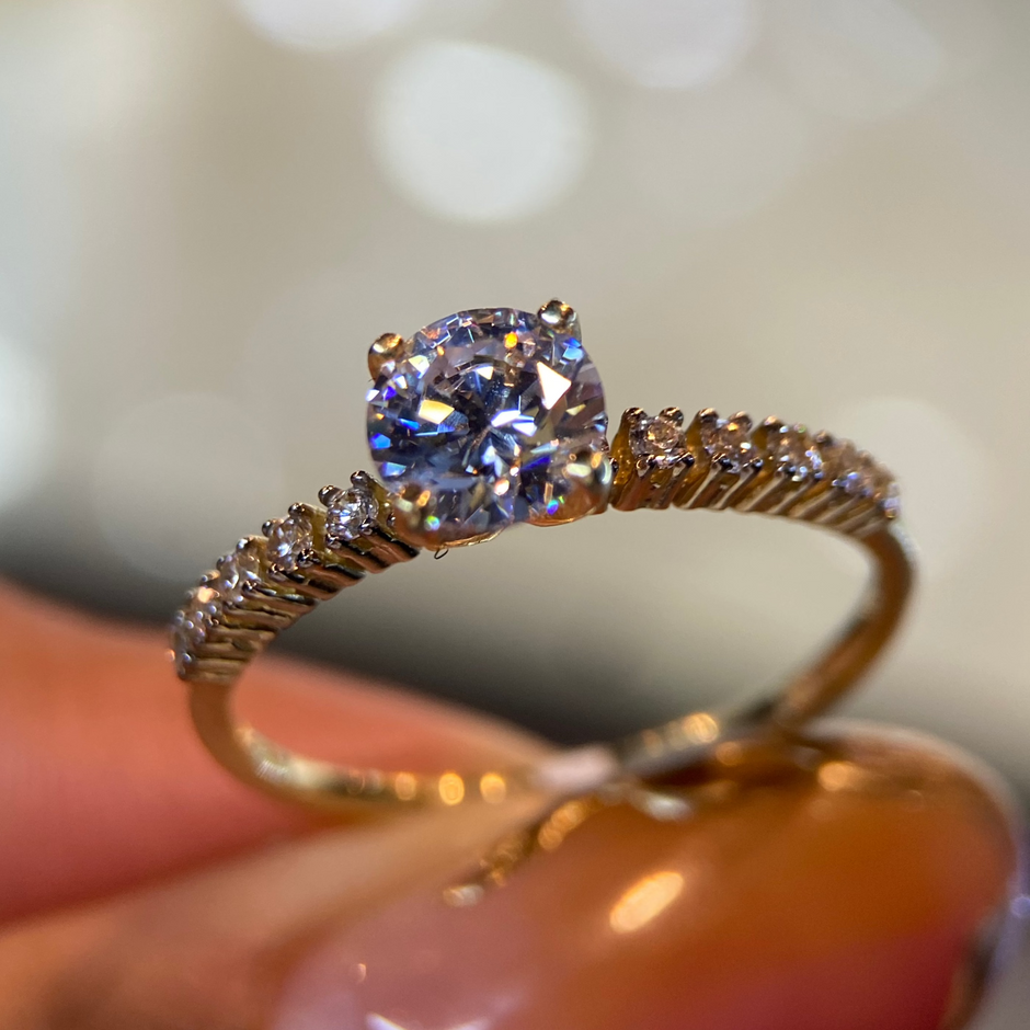 Anillo de compromiso en oro