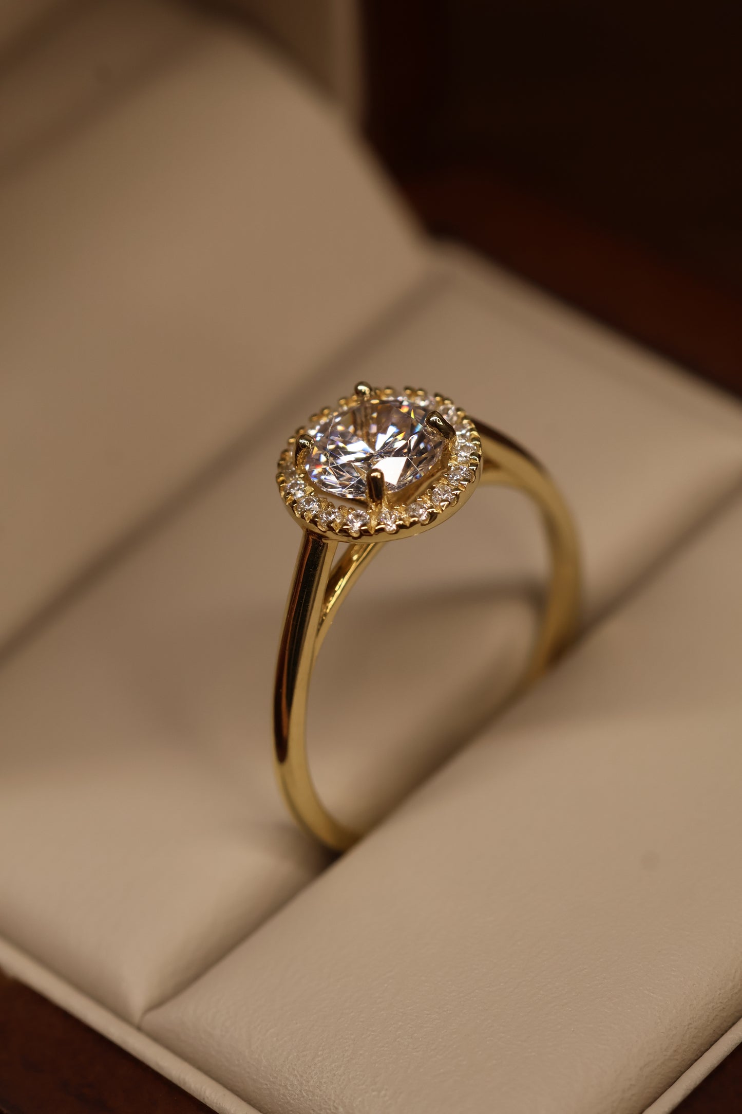Anillo de compromiso en Oro