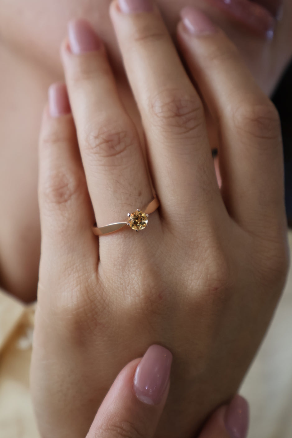 Anillo Hailey en Oro Rosa 14k con Topacio 0.50 ct