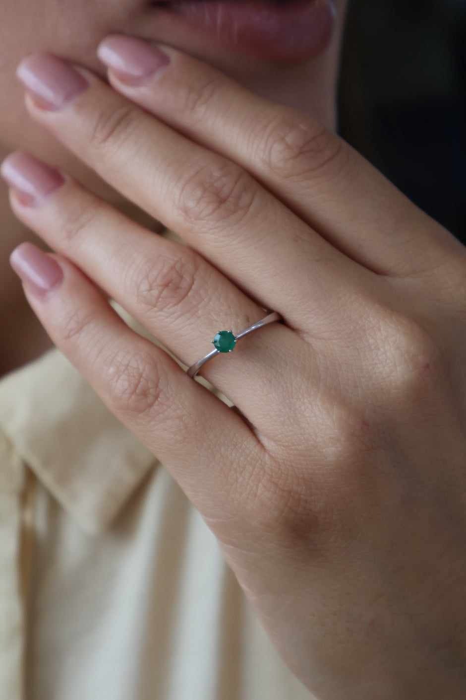 Anillo Samantha en Oro Blanco 14k con Esmeralda 0.40 ct