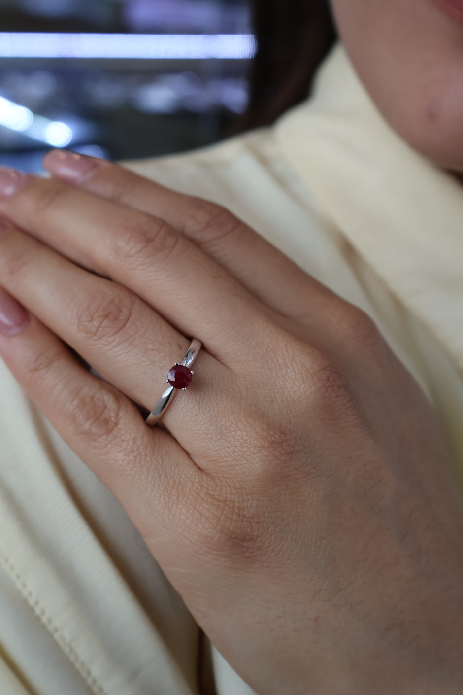 Anillo Elliana en Oro Blanco 14k con Rubi  0.50 ct