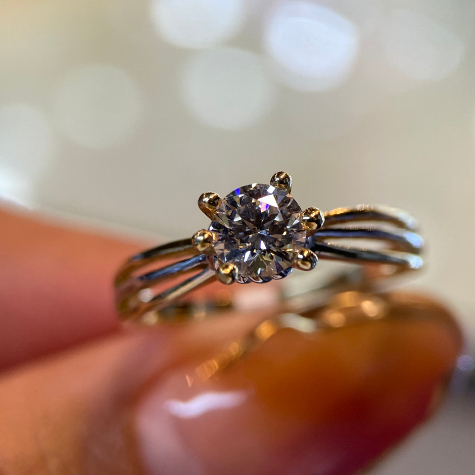 Anillo de compromiso en oro