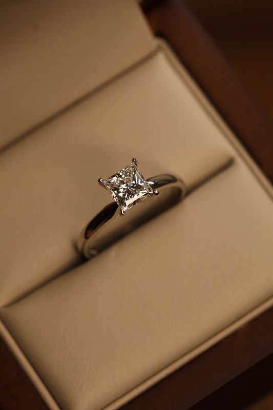 Anillo Evangeline en Oro Blanco 14k con Diamante de Laboratorio 1.04 ct IGI