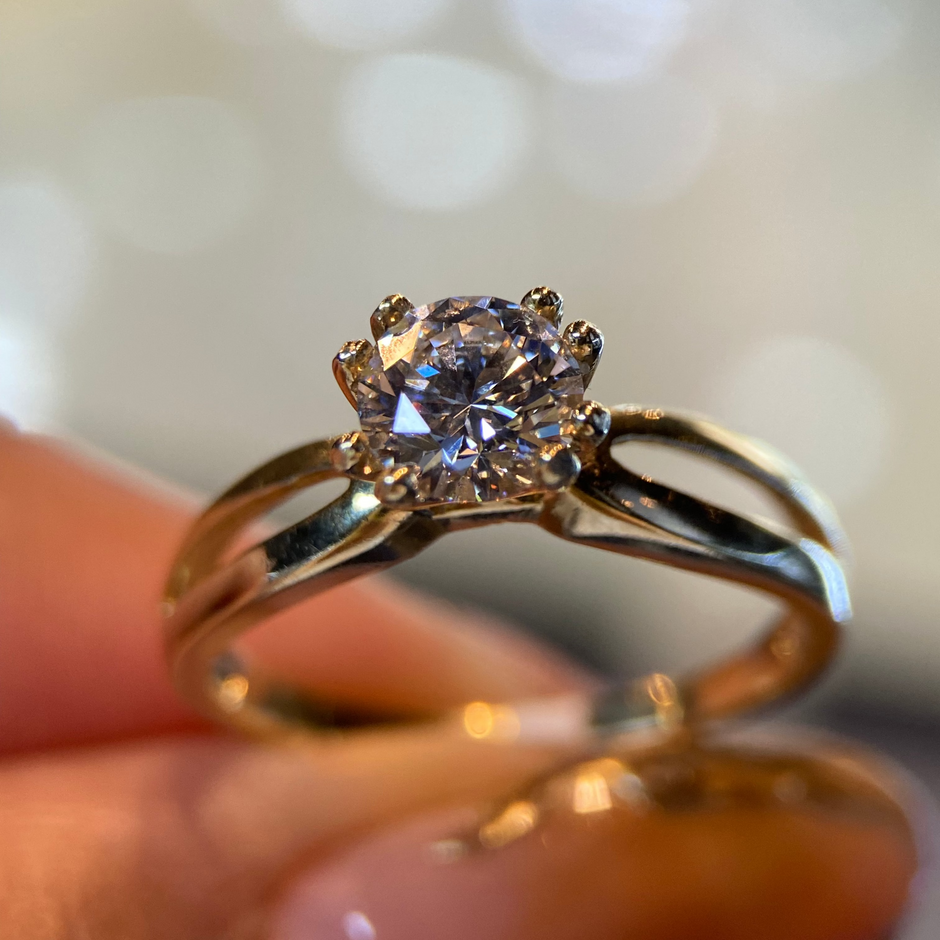 Anillo de compromiso en oro