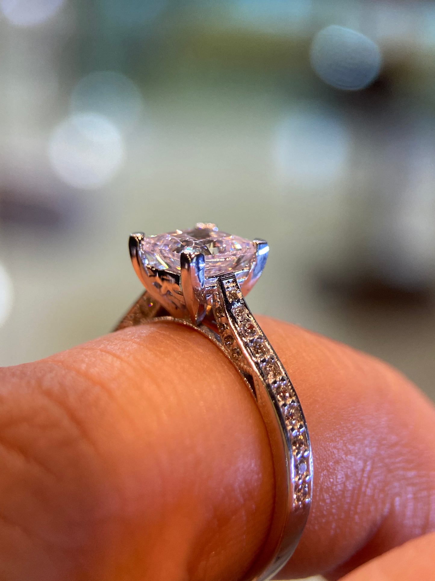 Anillo de compromiso en oro
