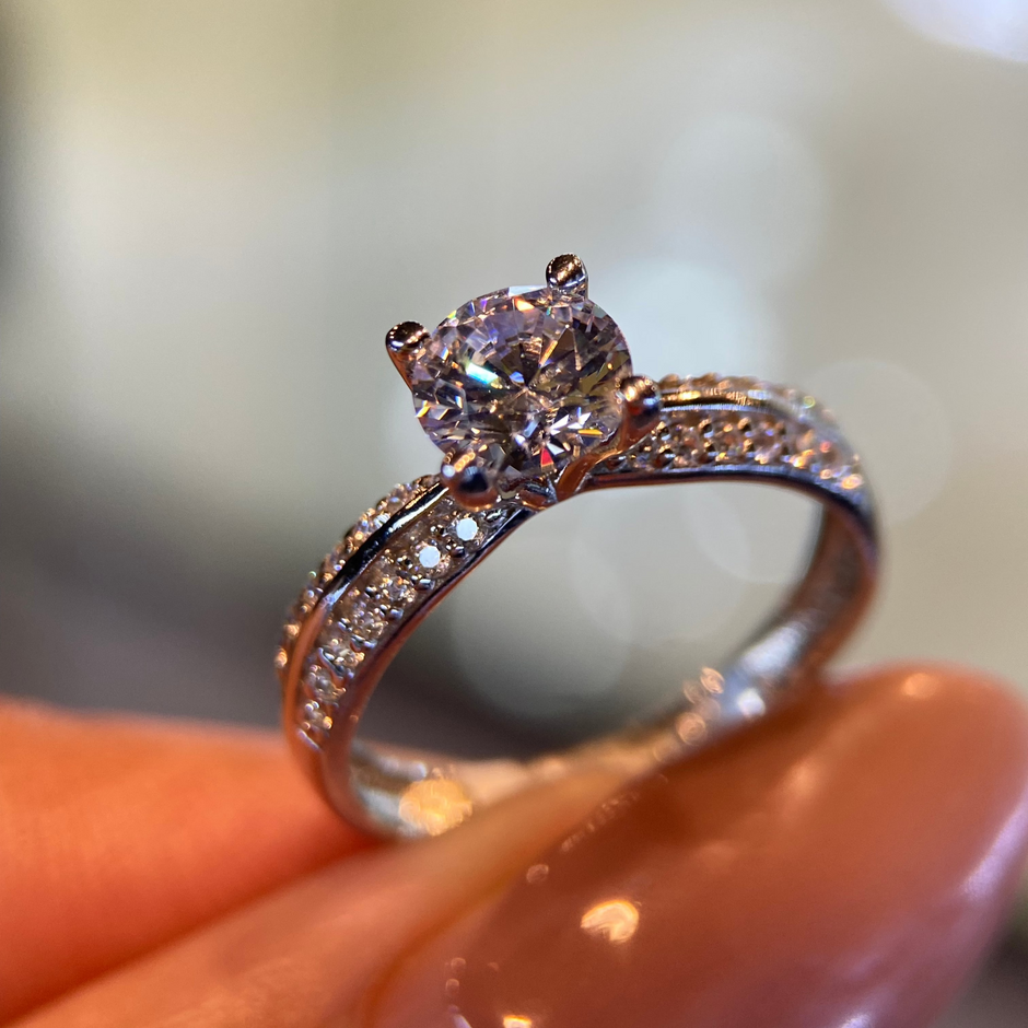 Anillo de compromiso en oro