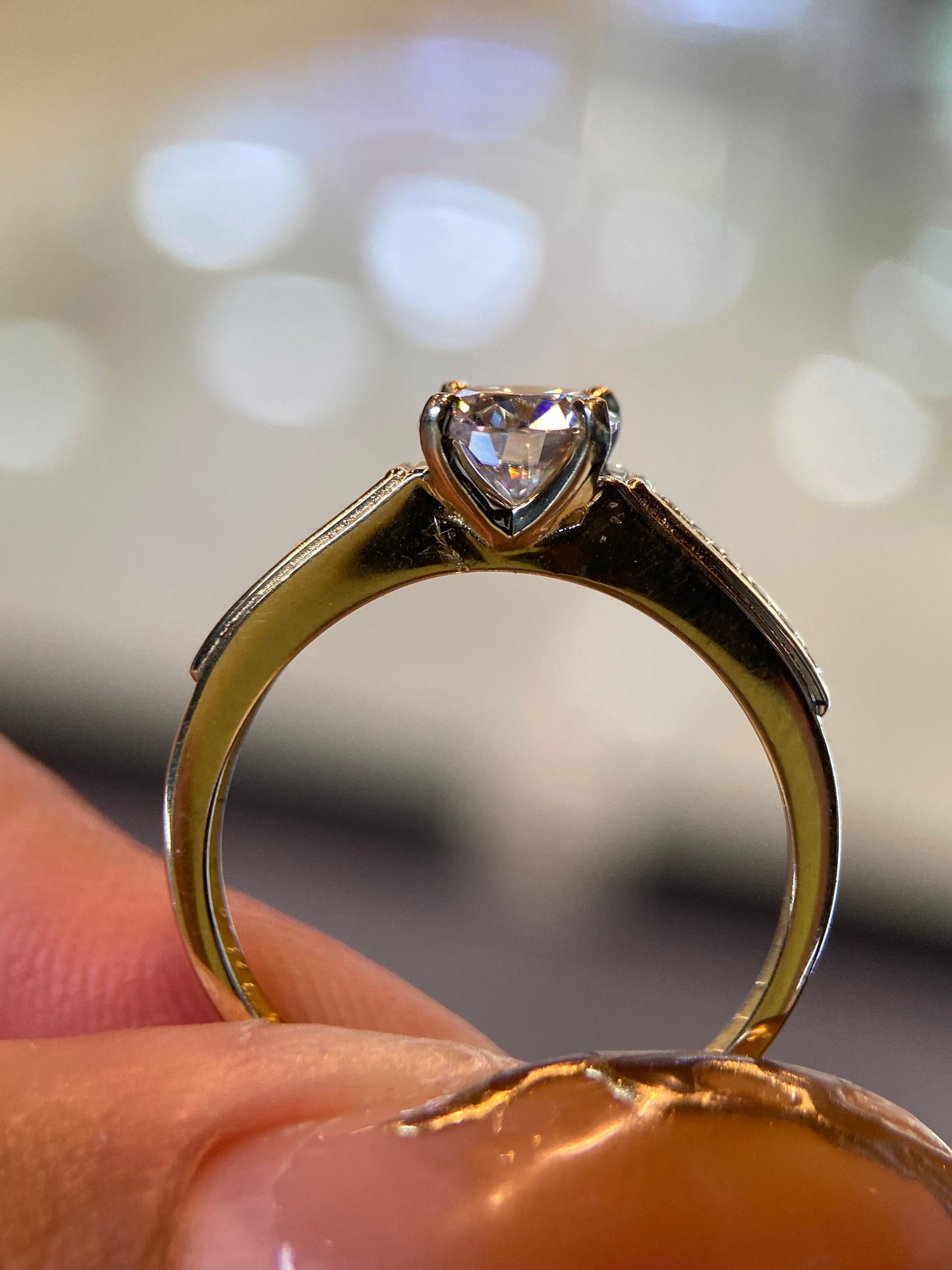 Anillo de compromiso en oro