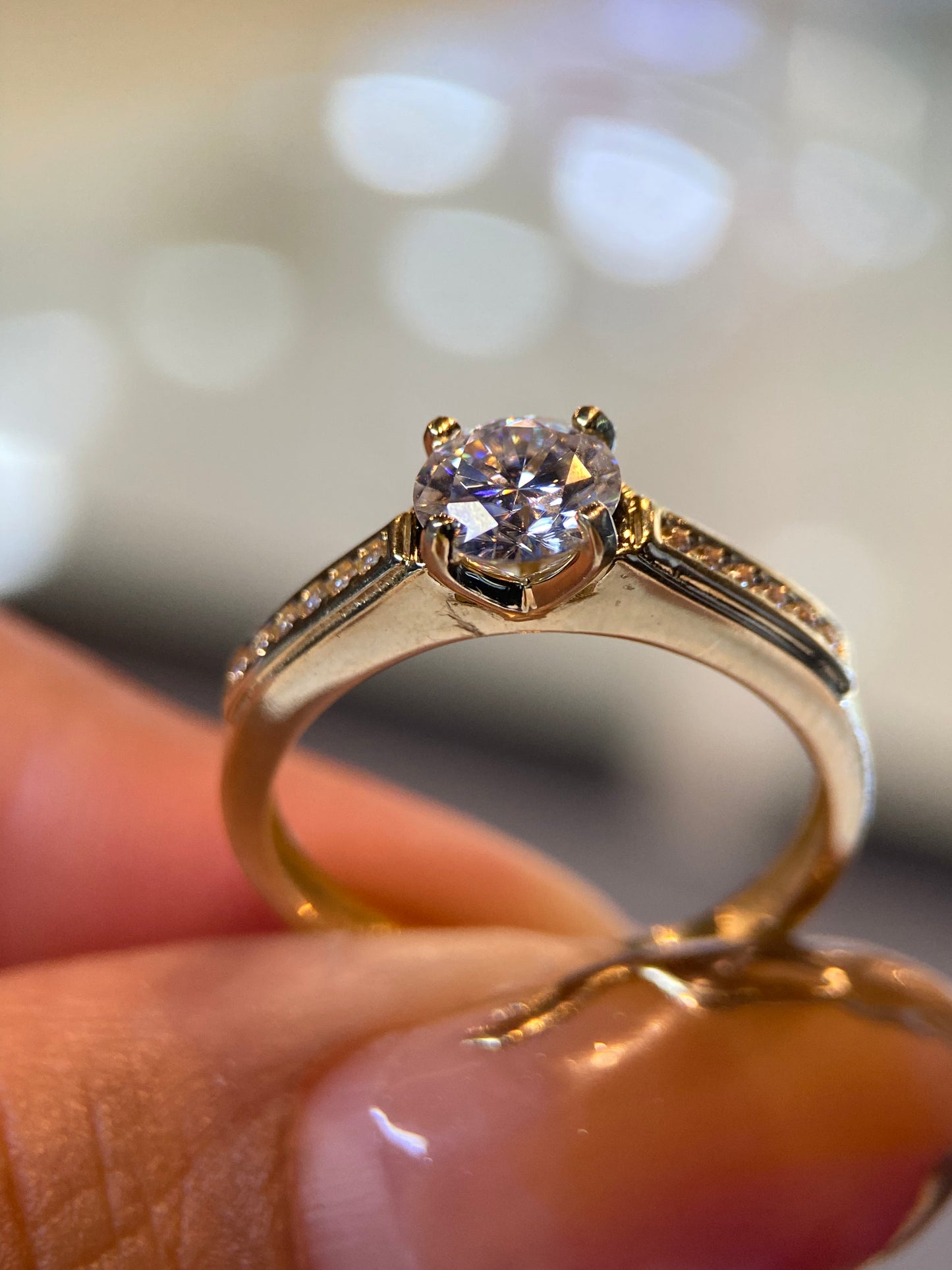 Anillo de compromiso en oro