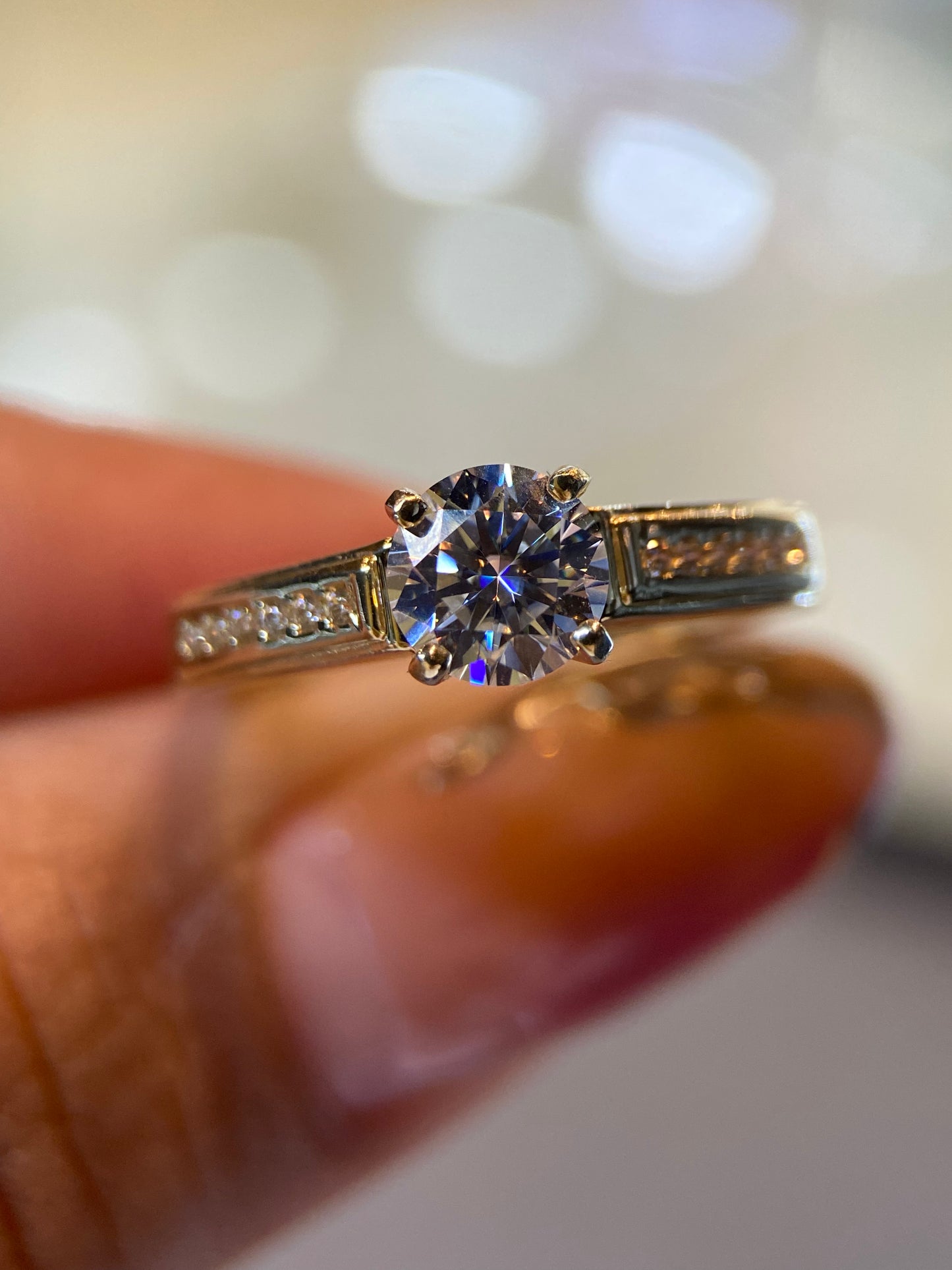Anillo de compromiso en oro