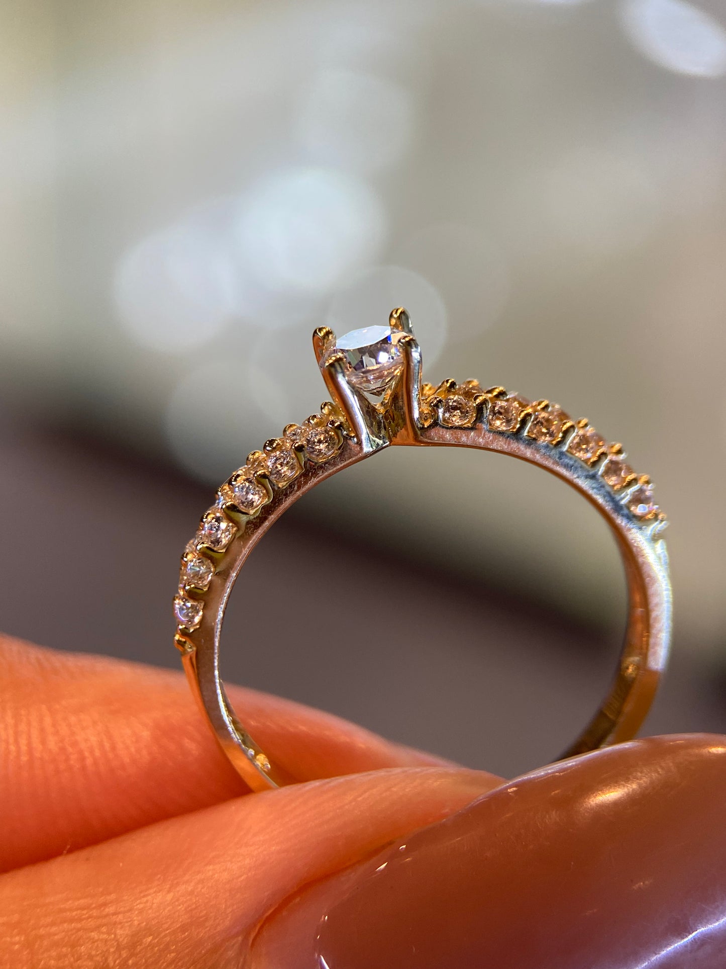 Anillo de compromiso en oro