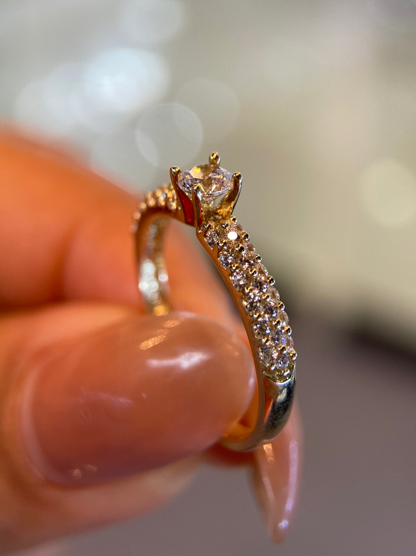 Anillo de compromiso en oro