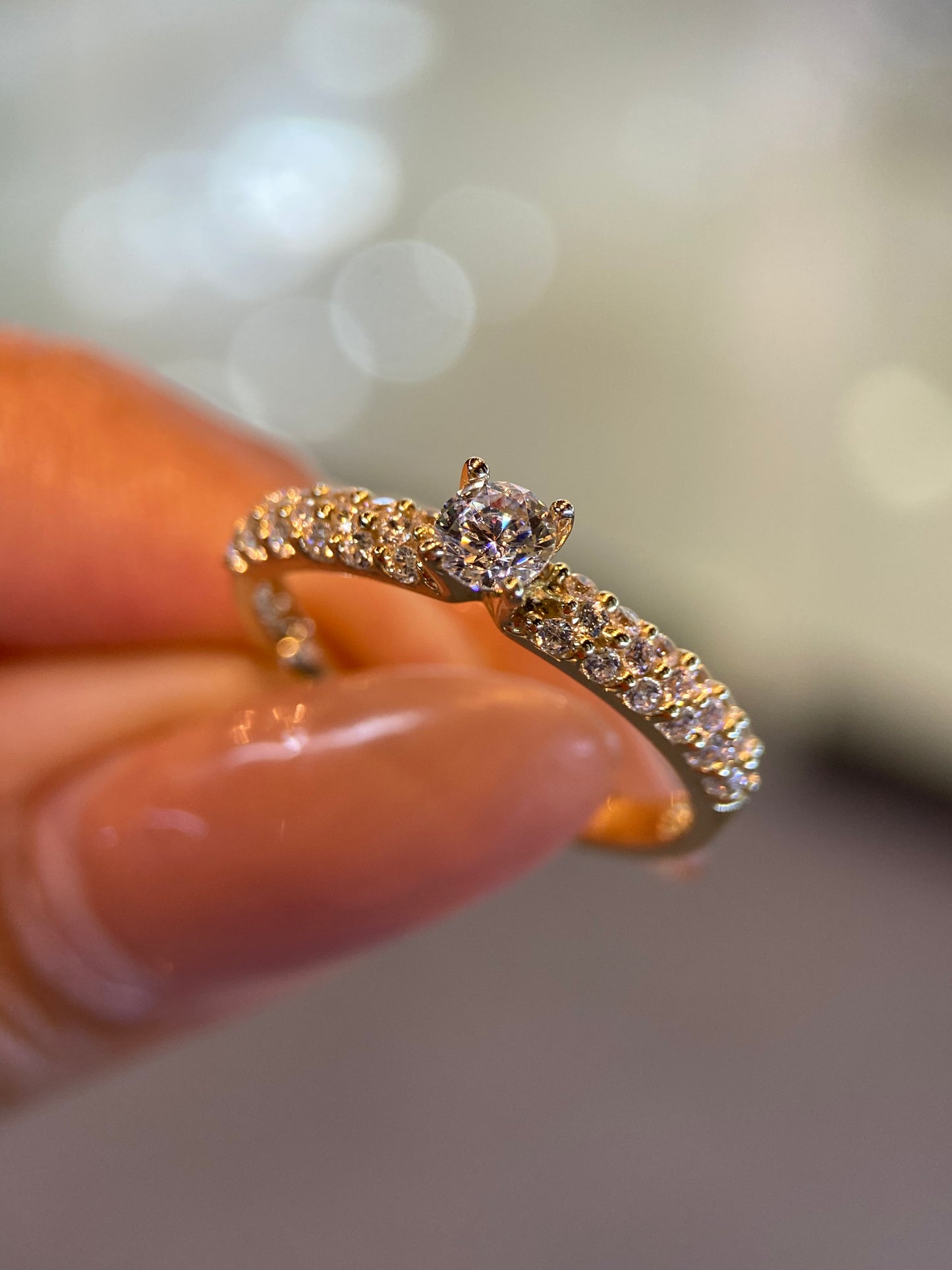 Anillo de compromiso en oro