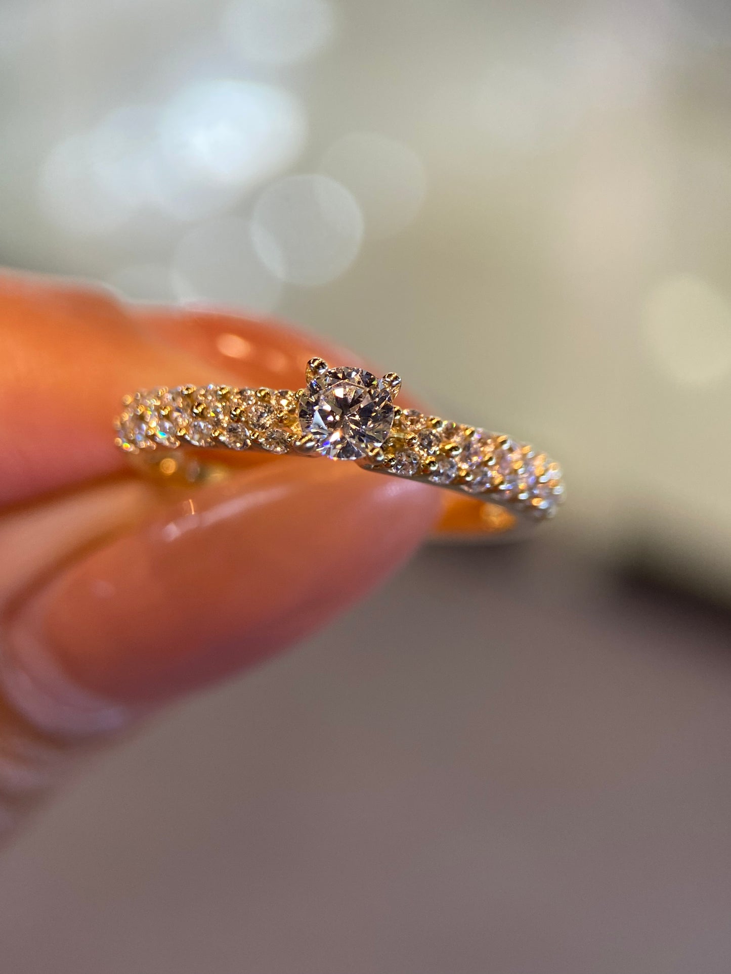 Anillo de compromiso en oro