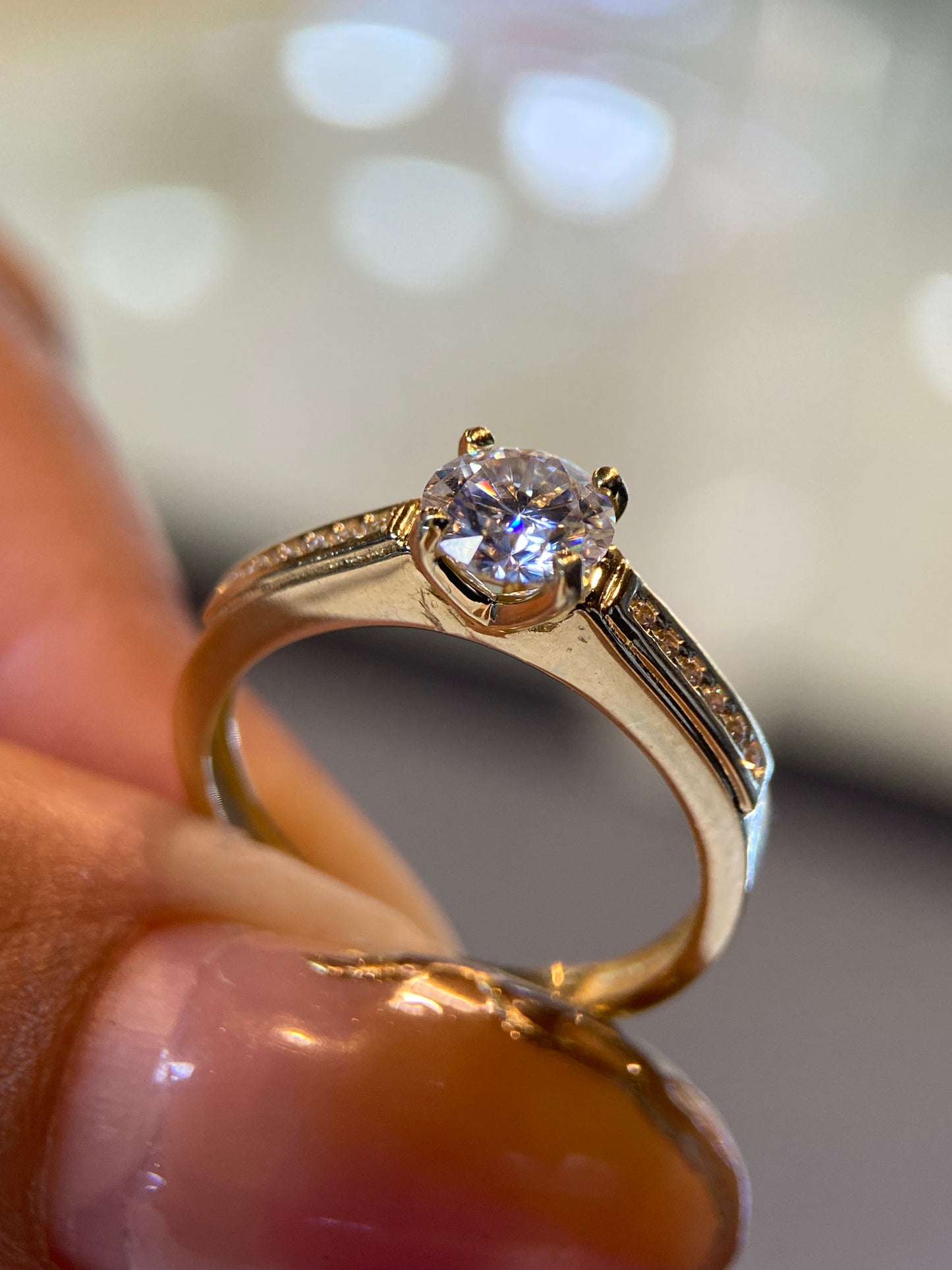 Anillo de compromiso en oro