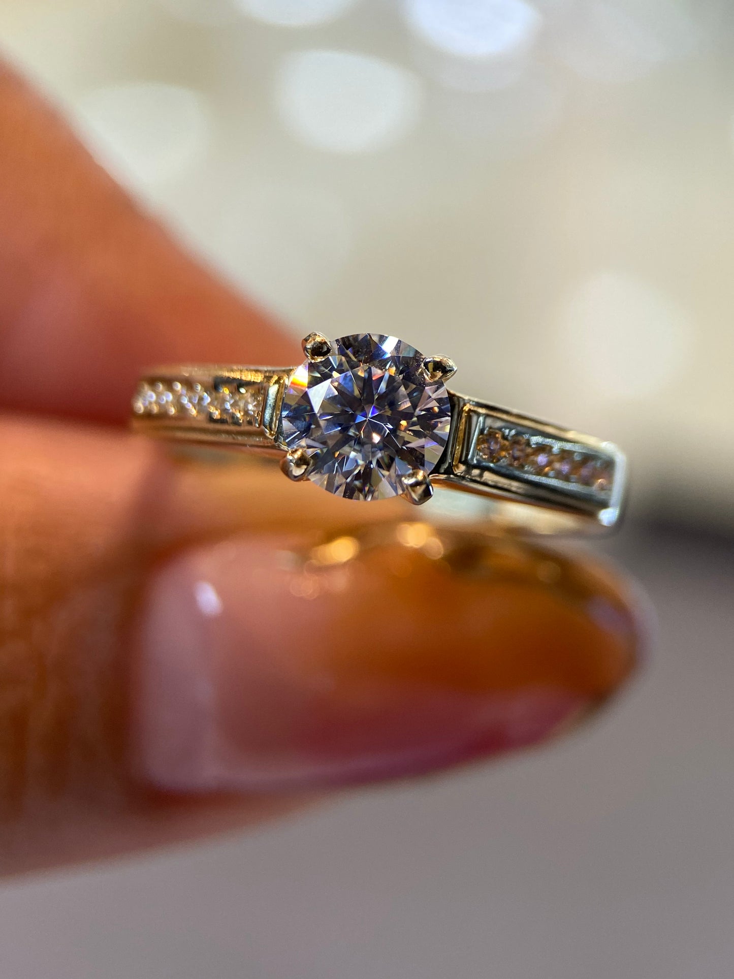 Anillo de compromiso en oro