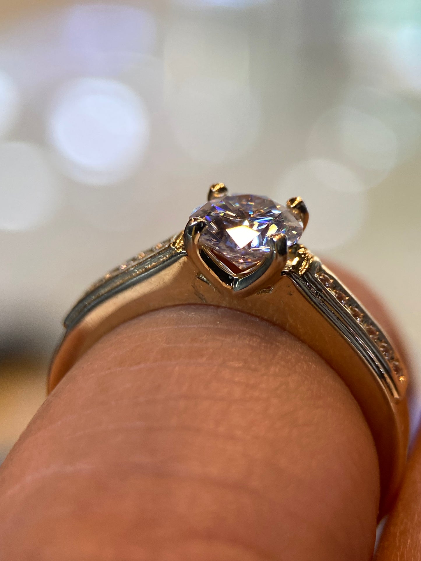 Anillo de compromiso en oro