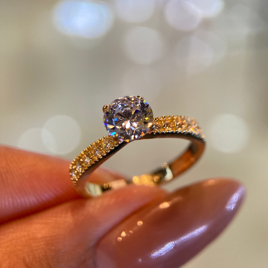 Anillo en Oro Amarillo 10k con Circonias Mod. 15574