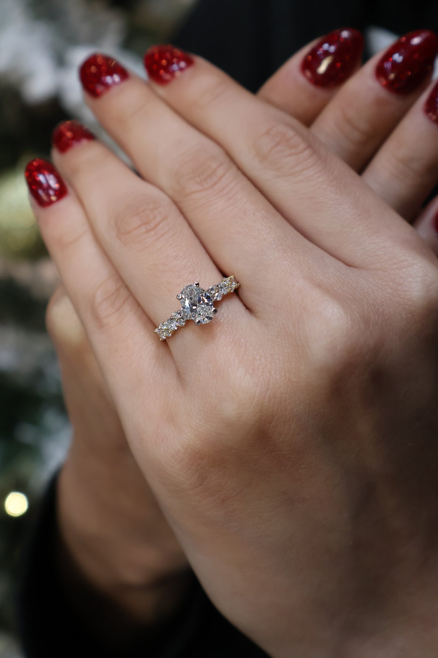 Anillo Danna en oro corte oval