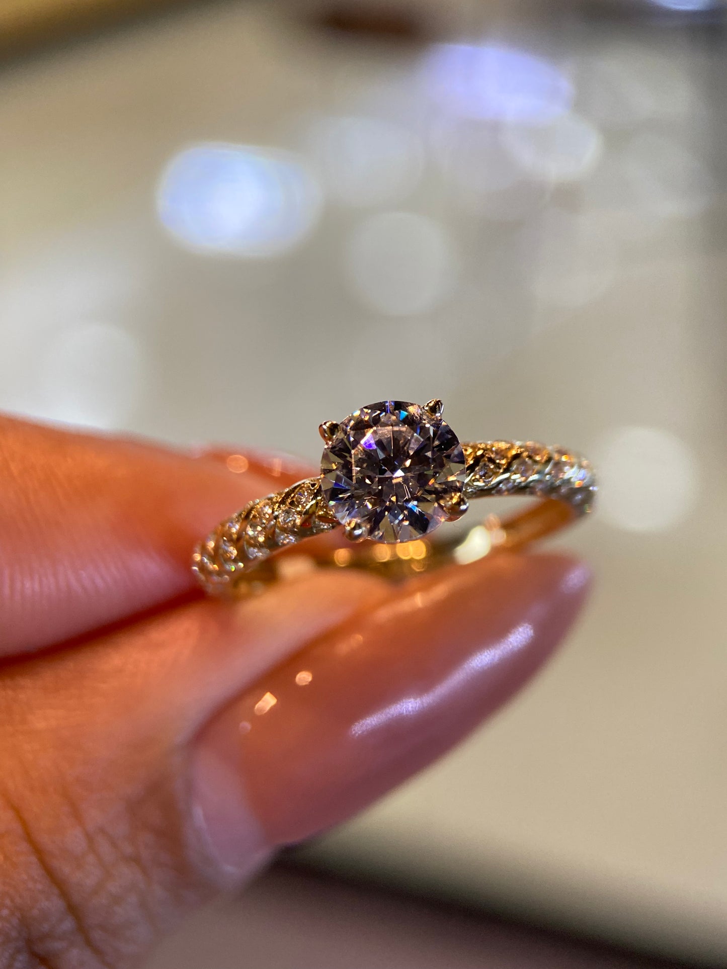Anillo de compromiso en oro