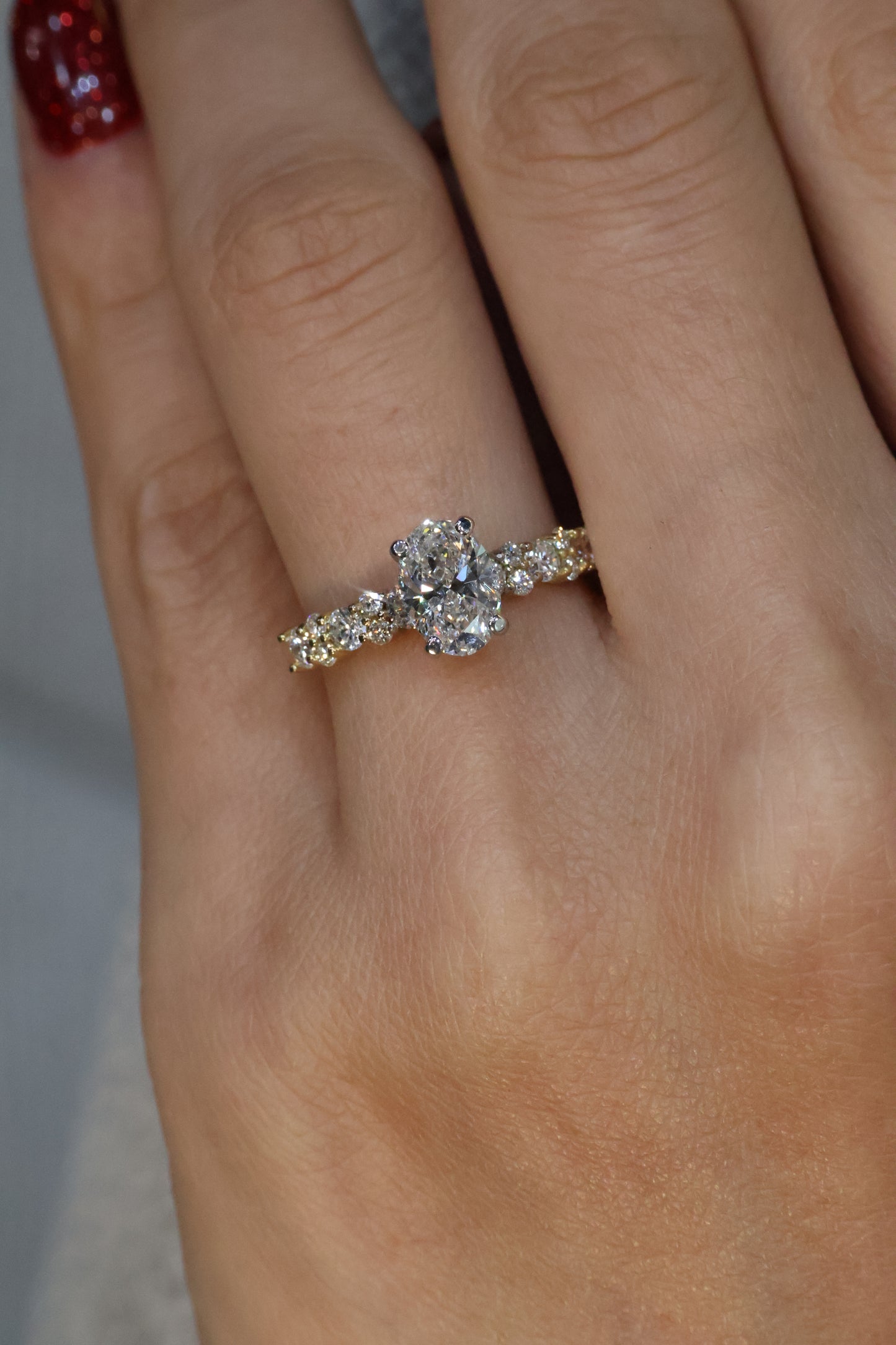 Anillo Danna en oro corte oval