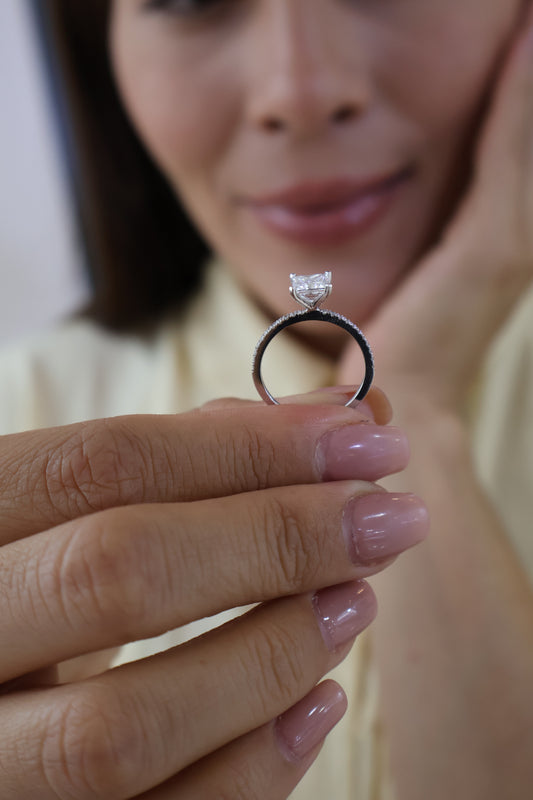 Anillo Giovanna en Oro 1.00 ct