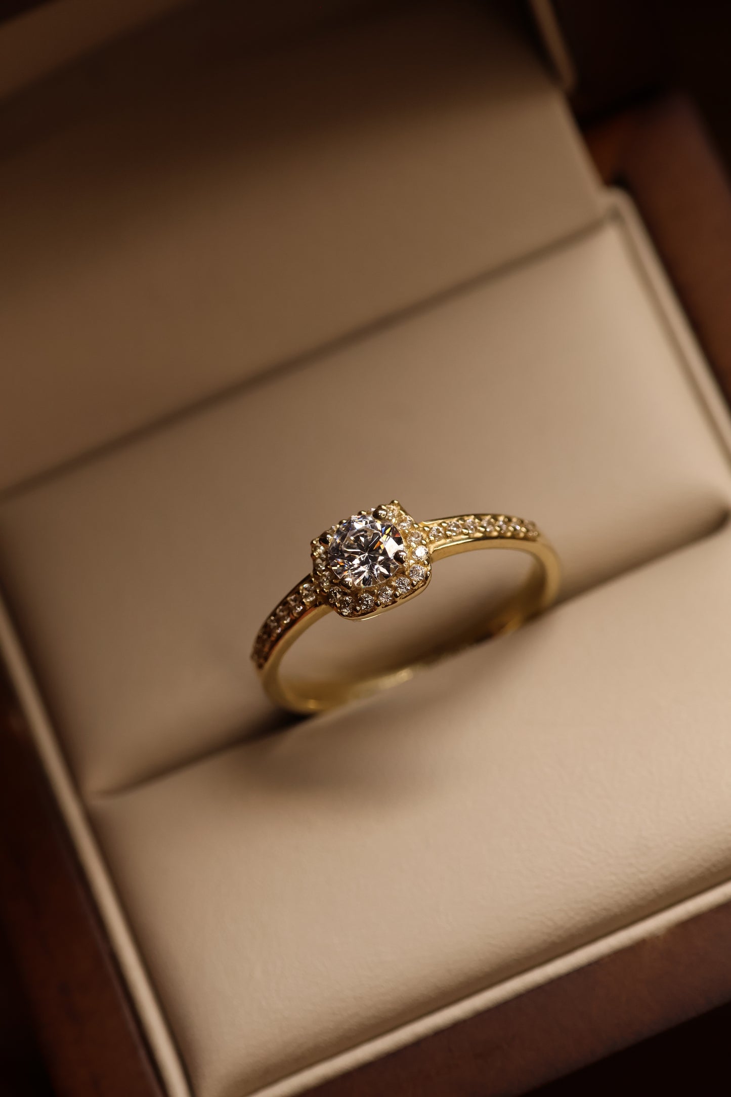 Anillo en Oro Amarillo 14k Con Circonia Mod.15867