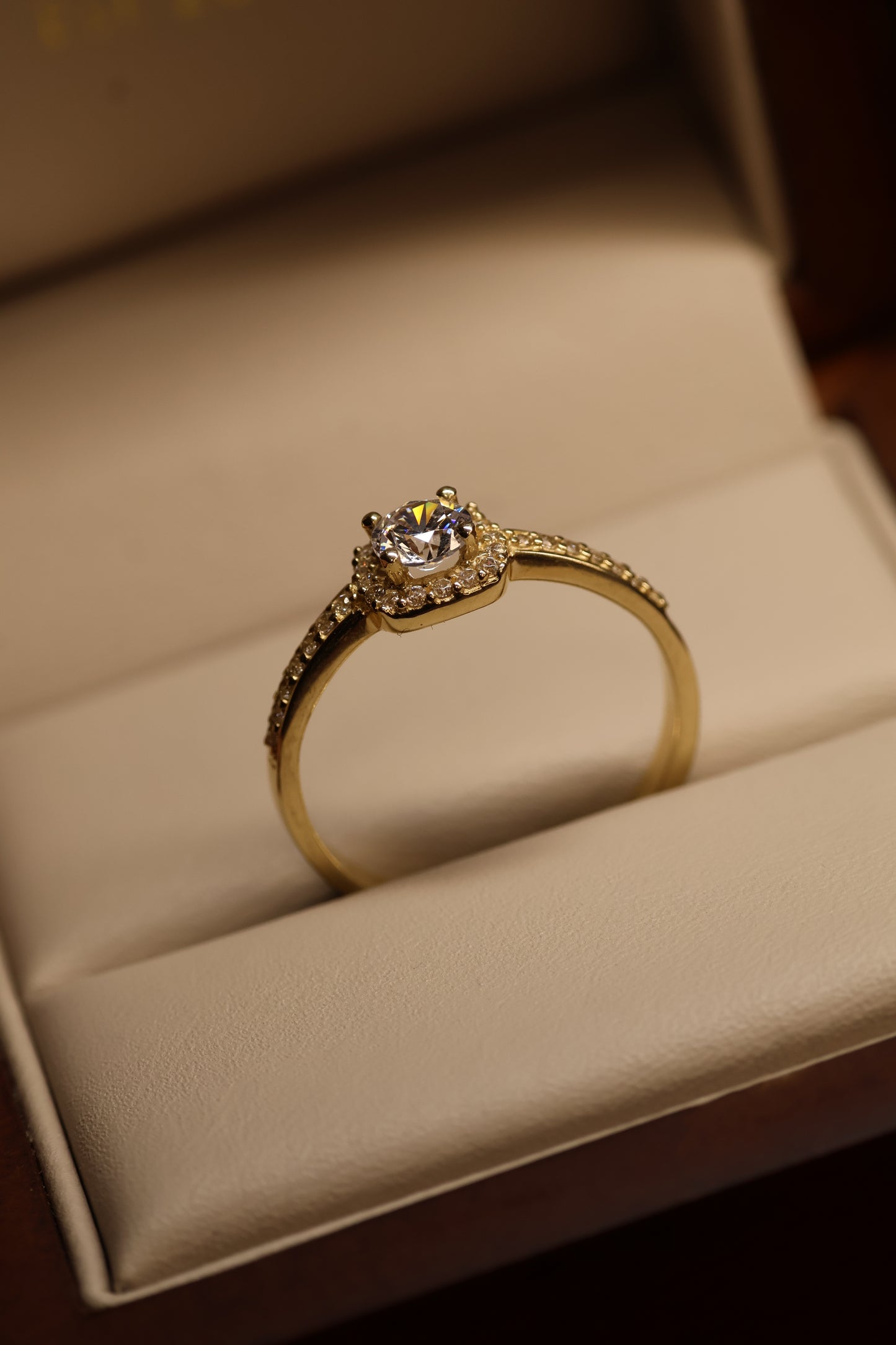 Anillo en Oro Amarillo 14k Con Circonia Mod.15867