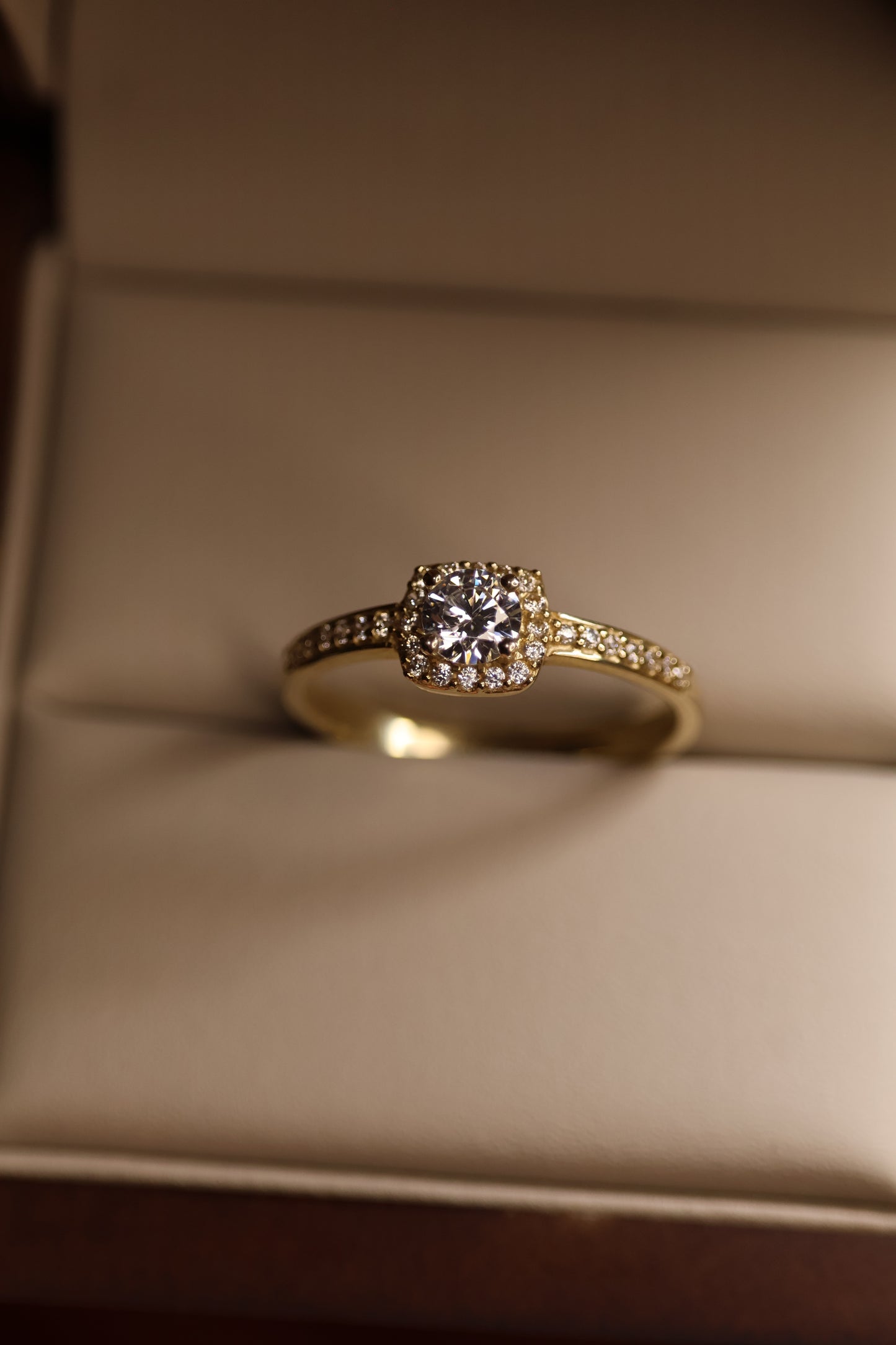 Anillo en Oro Amarillo 14k Con Circonia Mod.15867
