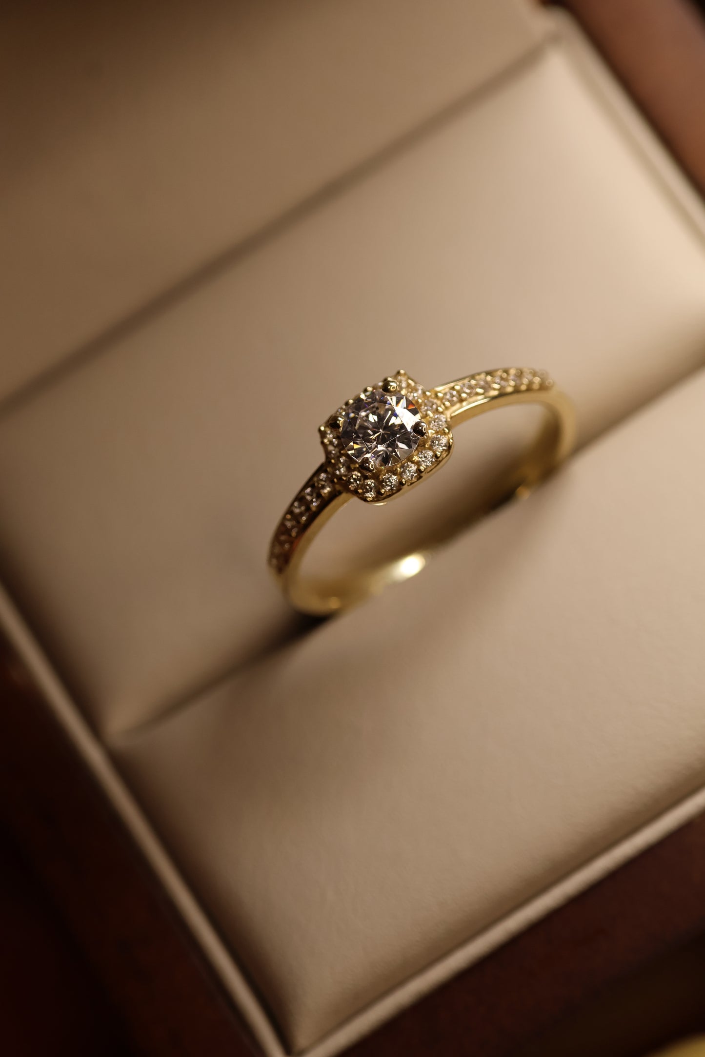 Anillo en Oro Amarillo 14k Con Circonia Mod.15867