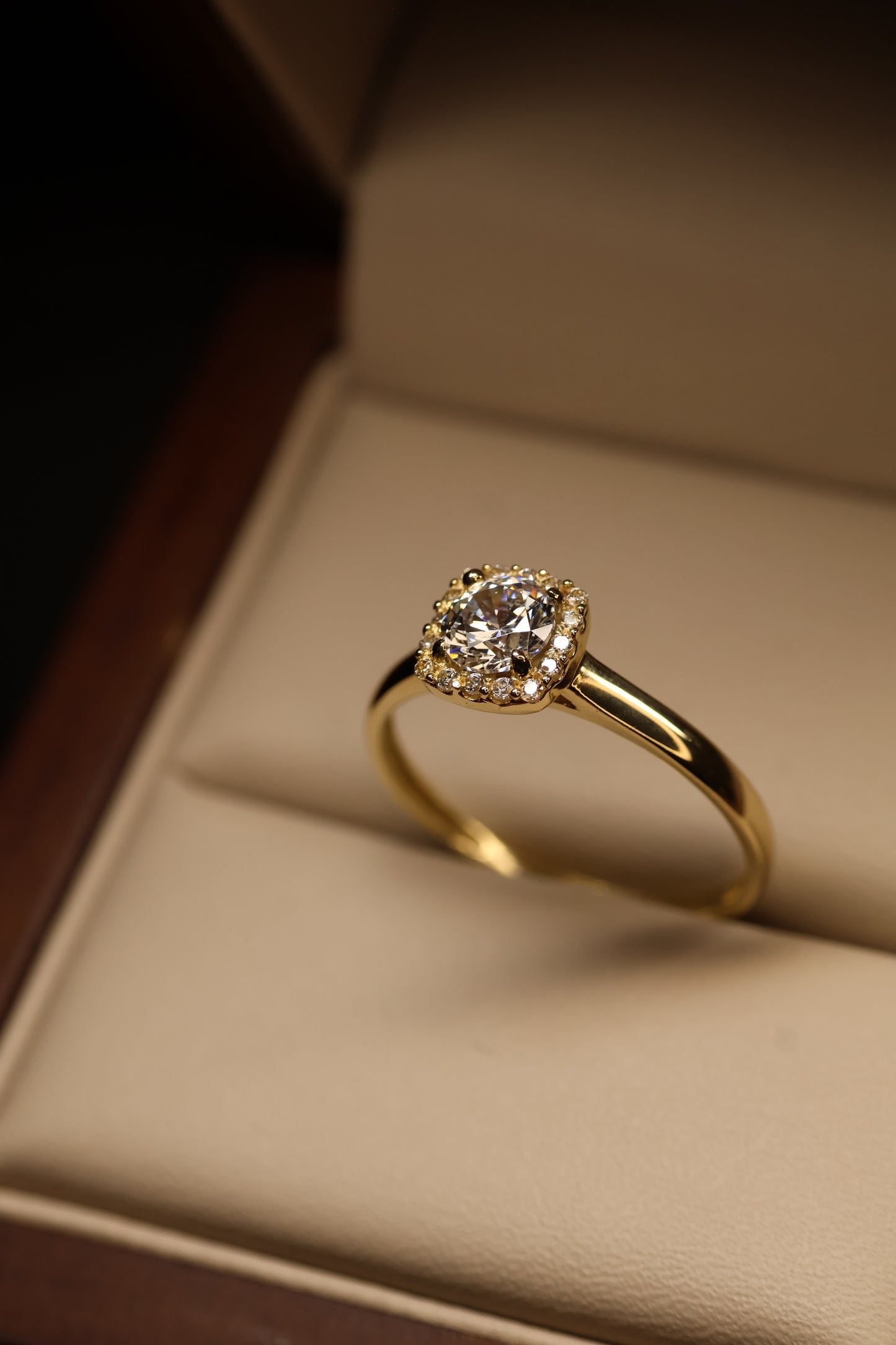 Anillo en Oro Amarillo 14k con Circonia Mod.15863