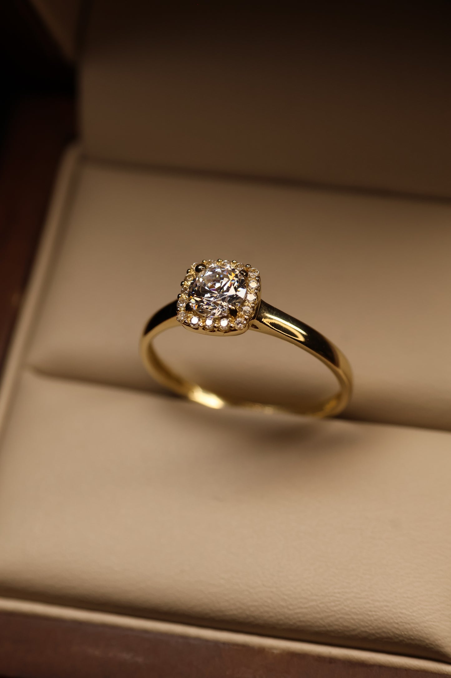 Anillo en Oro Amarillo 14k con Circonia Mod.15863