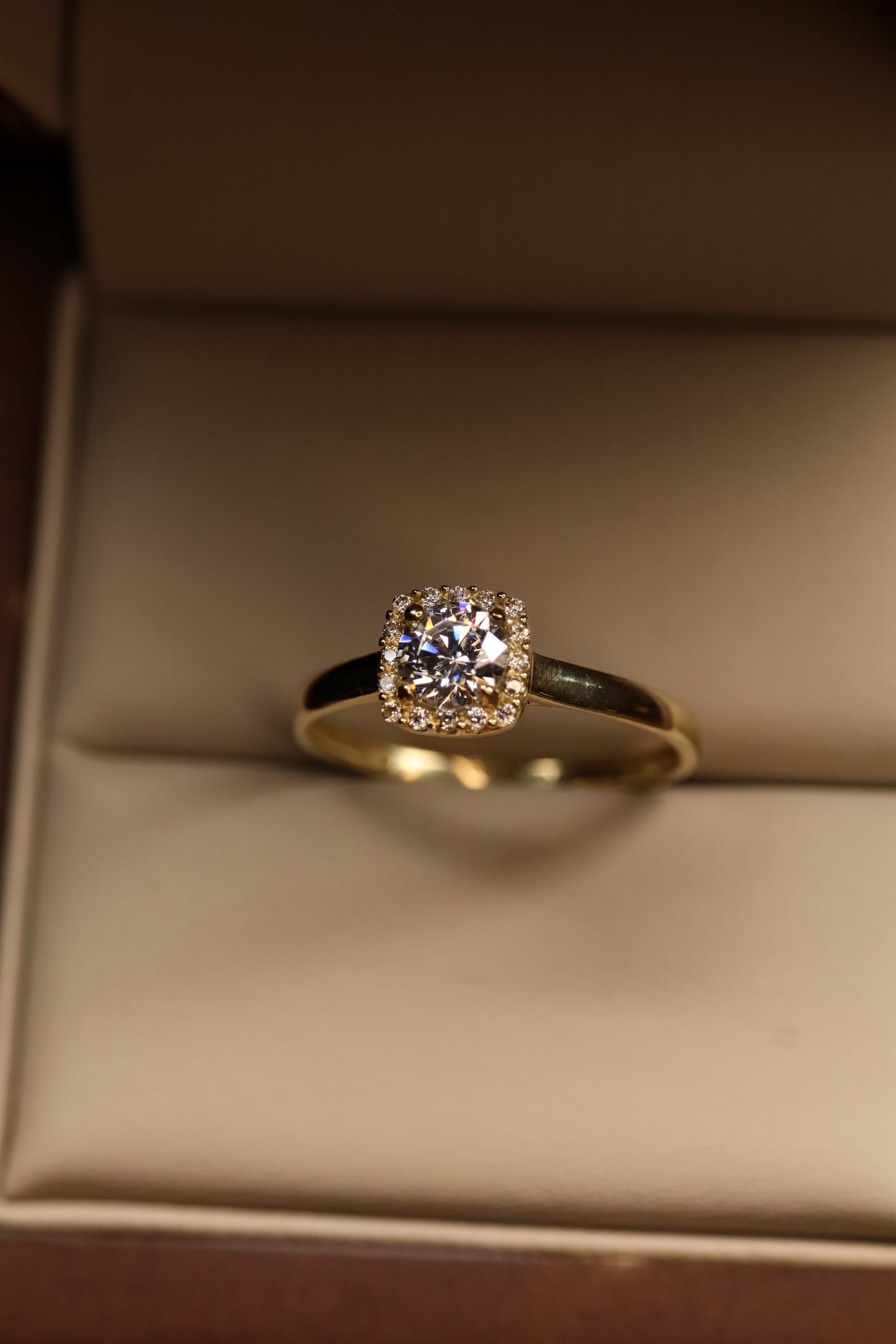 Anillo en Oro Amarillo 14k con Circonia Mod.15863