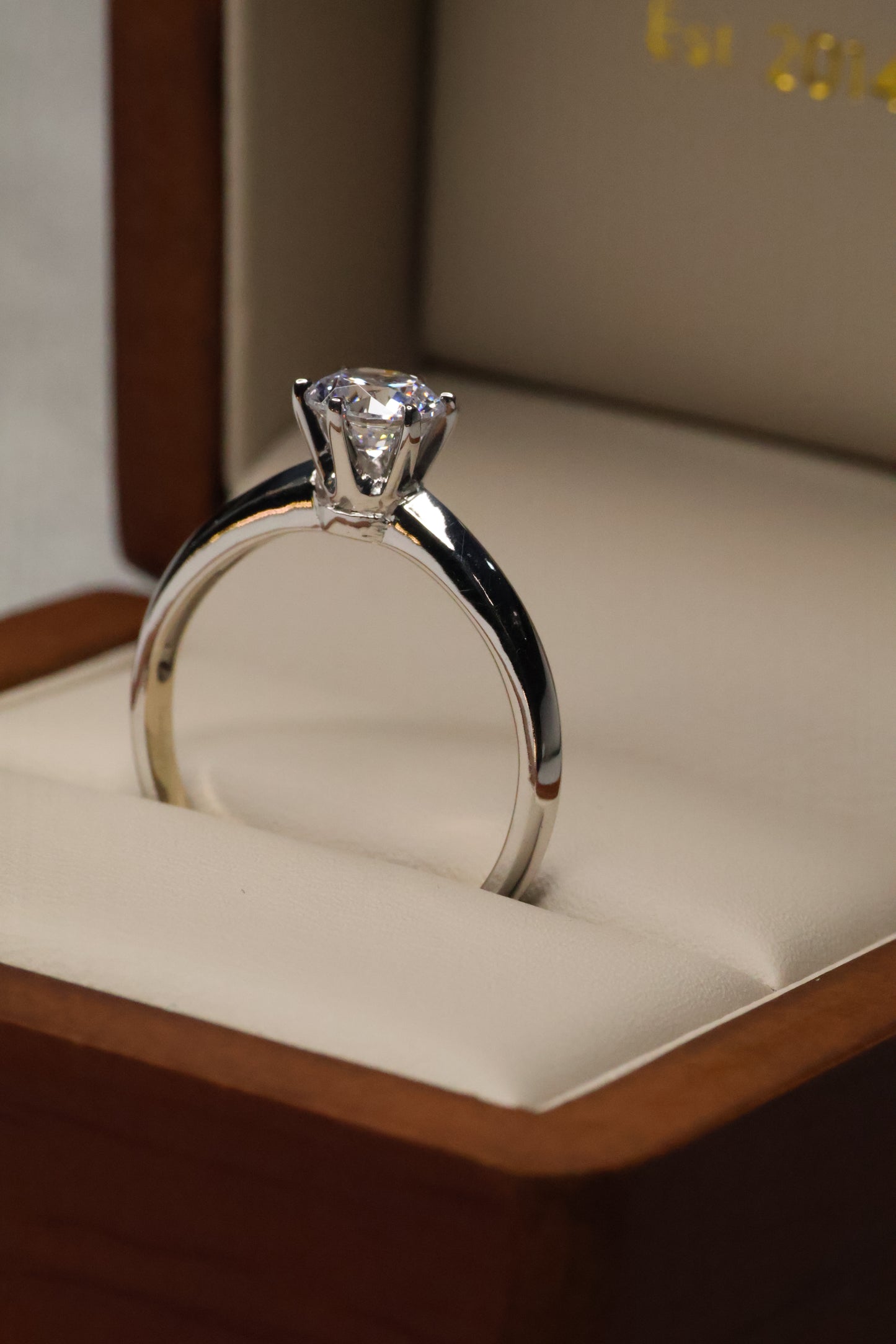 Anillo Oro Blanco 14k con Circonia Mod.16088