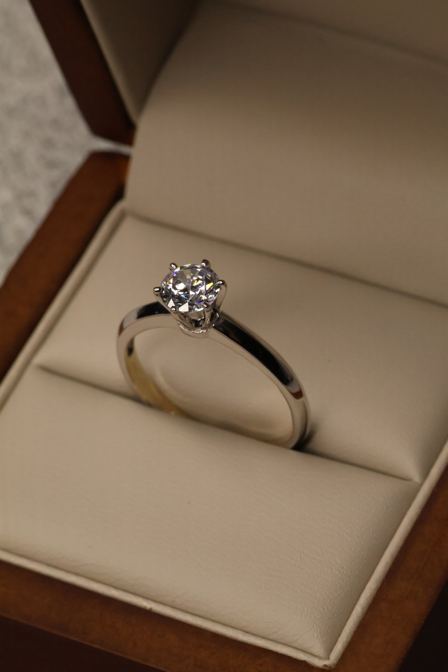 Anillo Oro Blanco 14k con Circonia Mod.16088