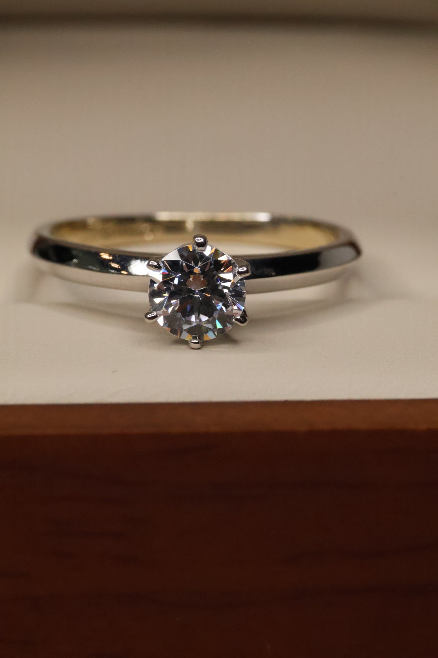 Anillo Oro Blanco 14k con Circonia Mod.16088