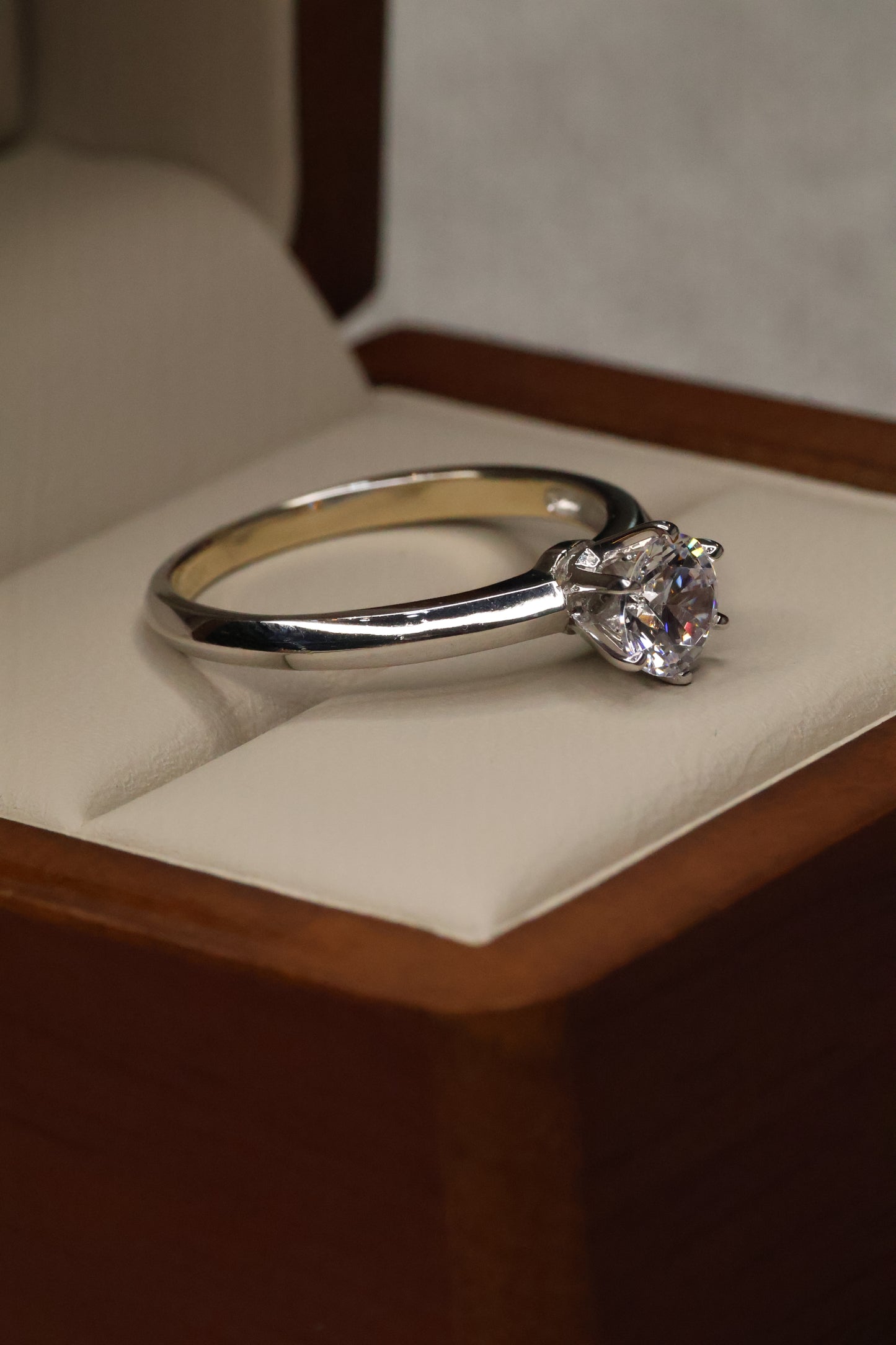 Anillo Oro Blanco 14k con Circonia Mod.16088