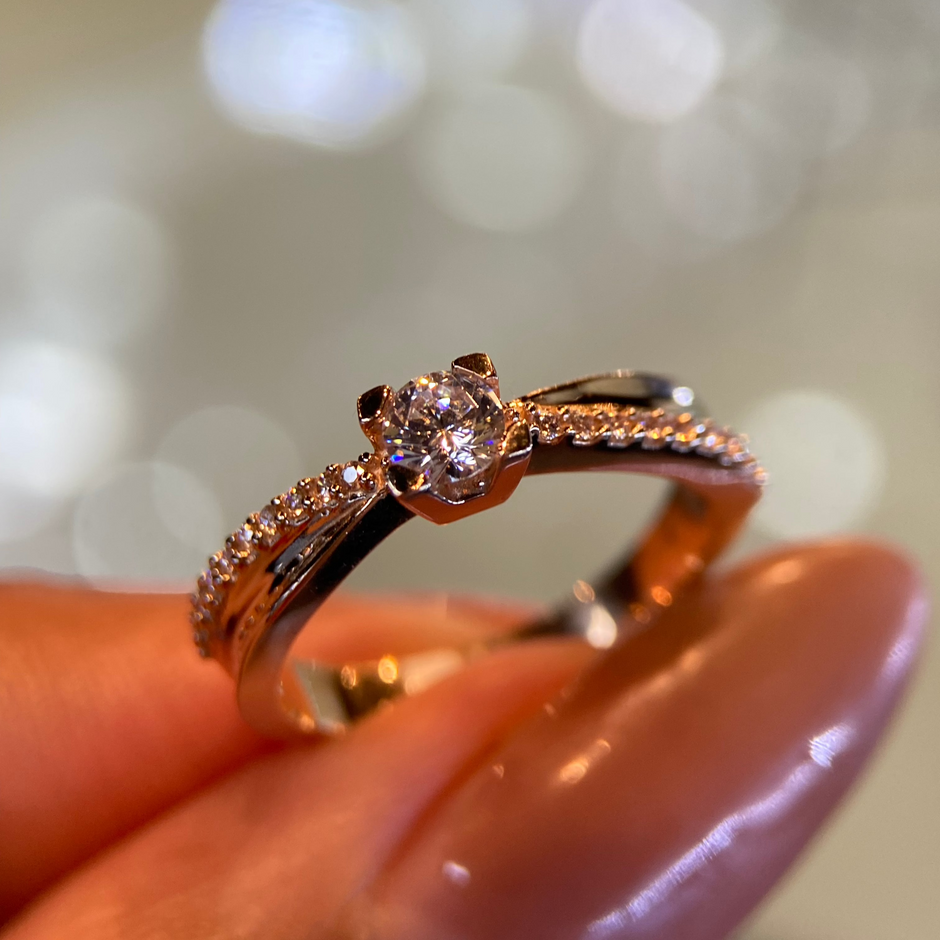 Anillo de compromiso en oro