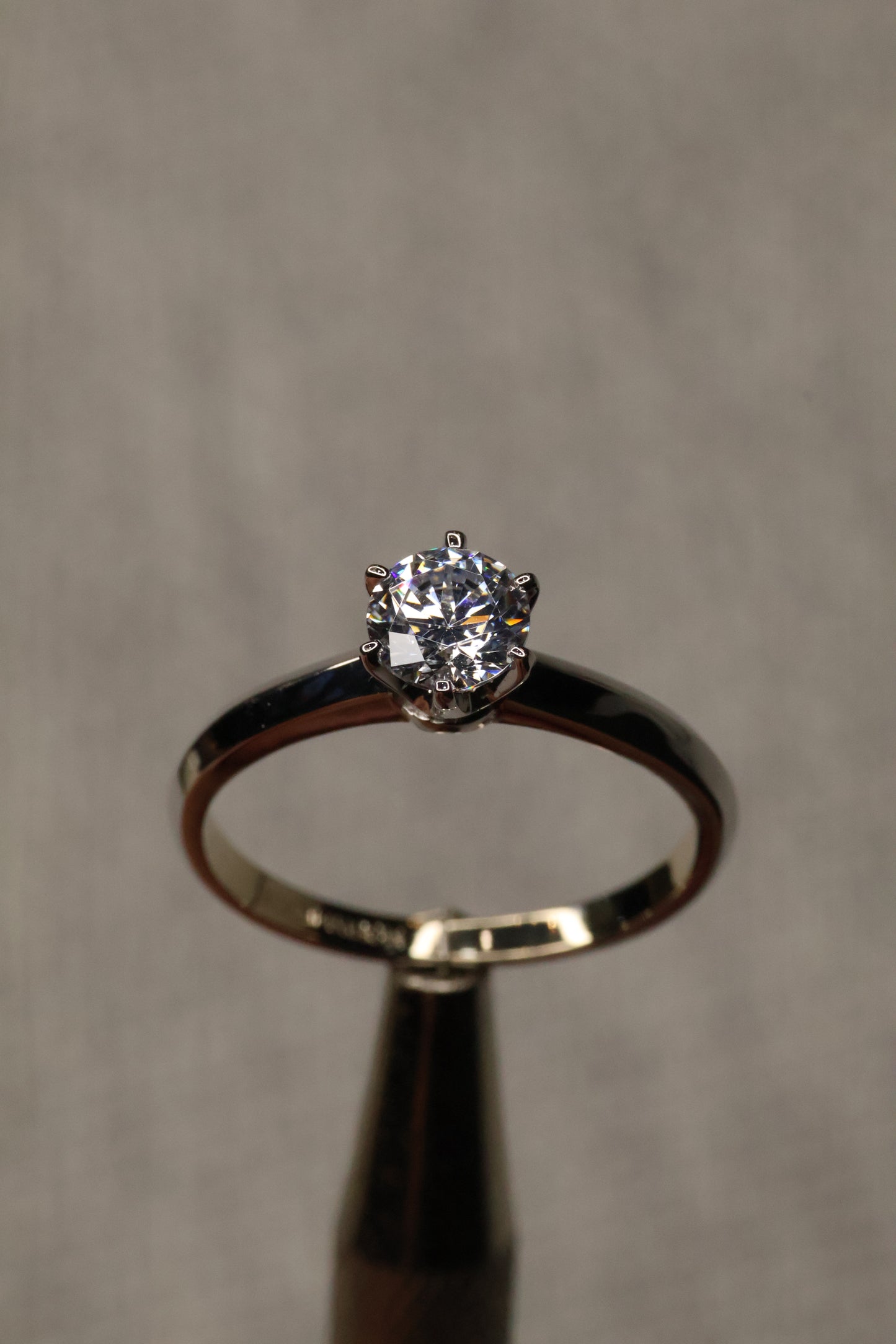 Anillo Oro Blanco 14k con Circonia Mod.16088