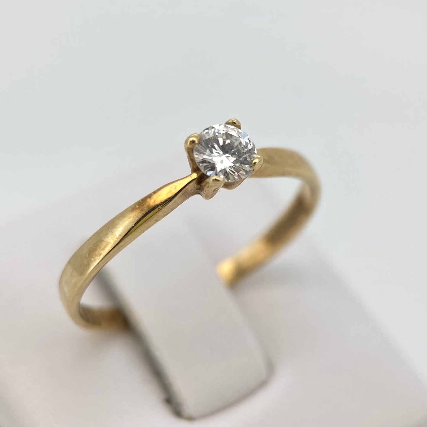 Anillo de compromiso en oro