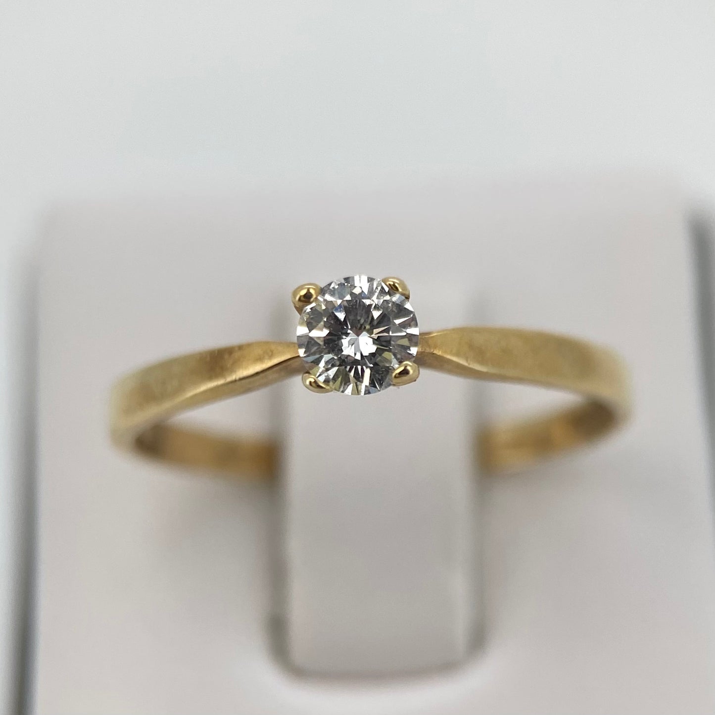 Anillo de compromiso en oro