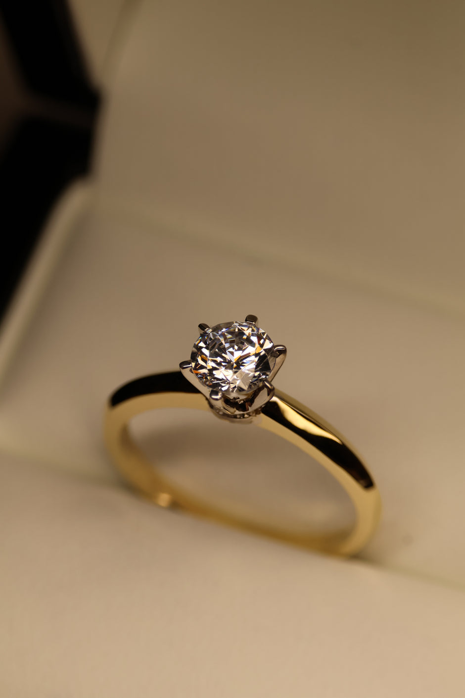 Anillo en Oro Amarillo 14k con Circonia Mod.15908