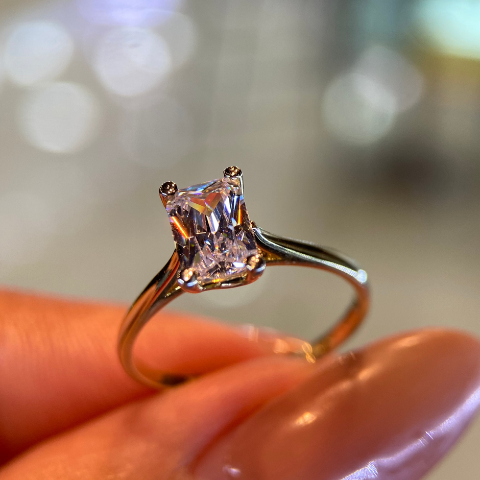 Anillo de compromiso en oro